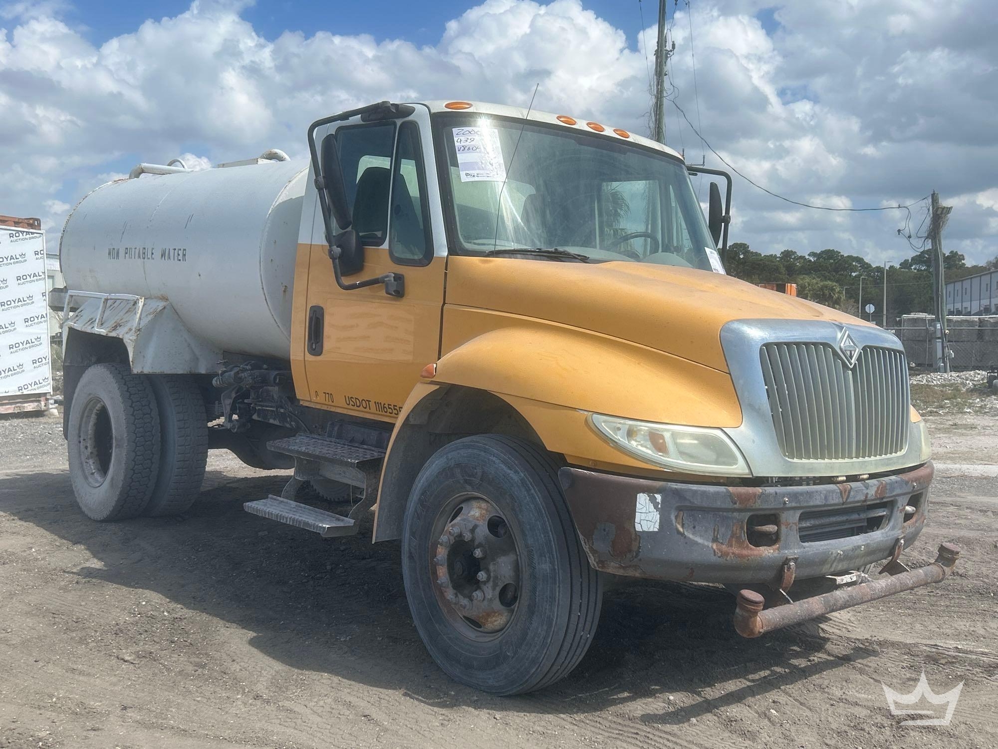 2006 International 4200 2,000 Gallon Water Truck (A64556)