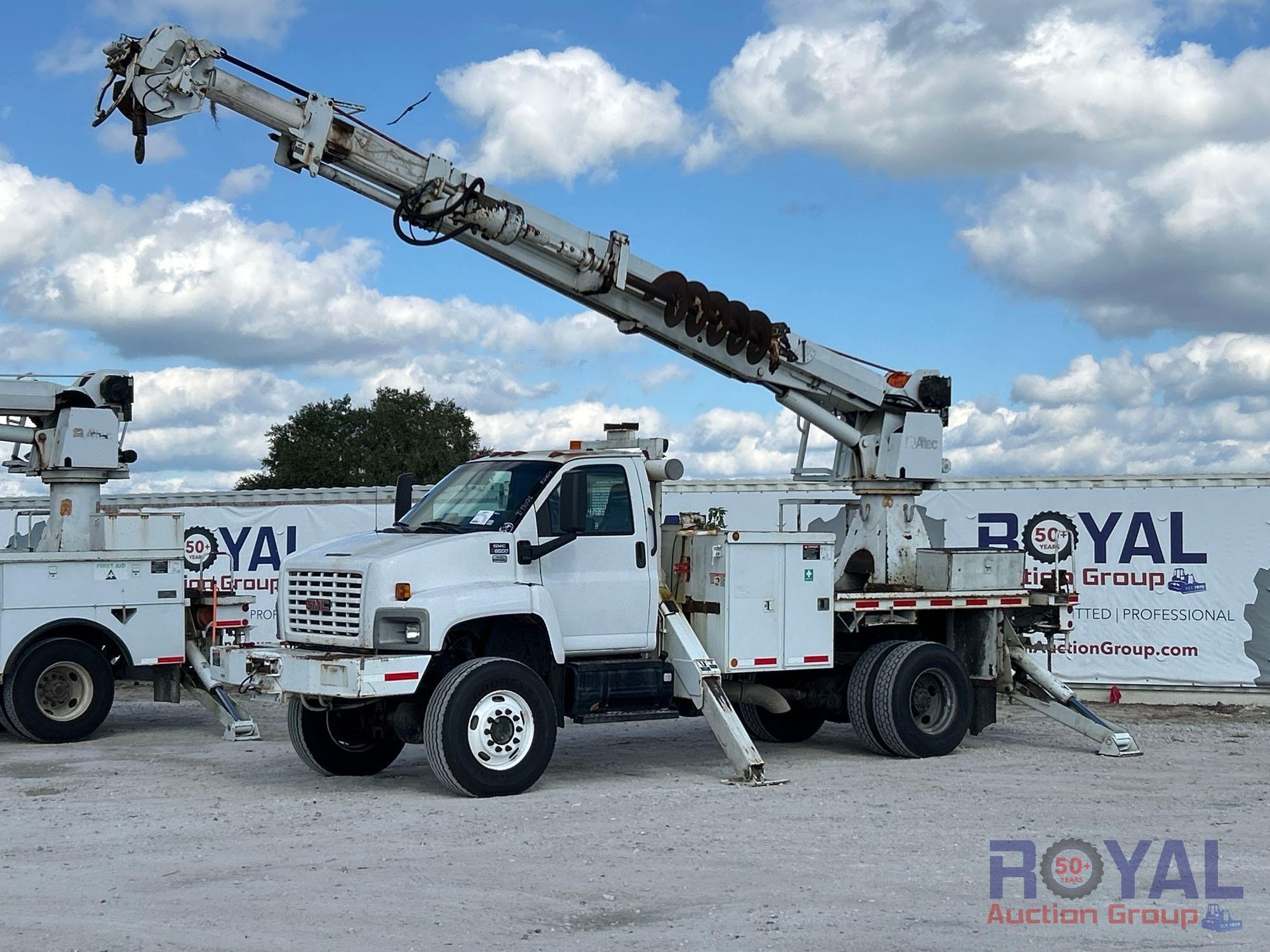 2007 GMC C8500 Altec DM47 47ft Digger Derrick Truck (A55852)