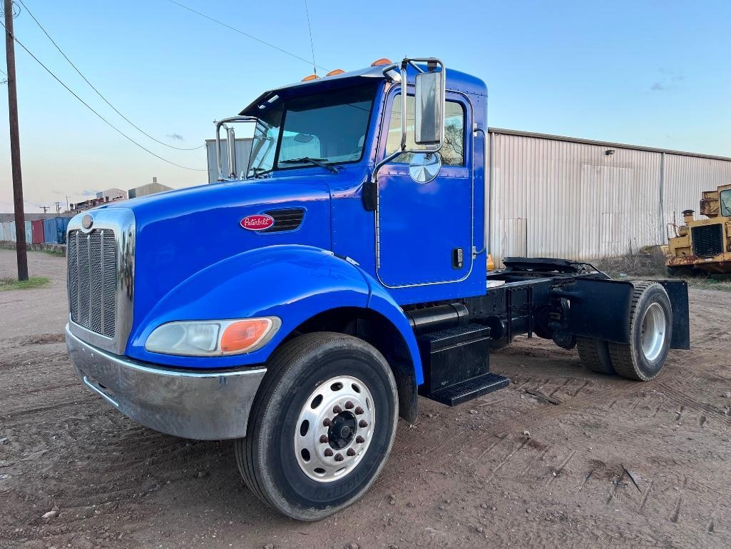 2008 Peterbilt 335 Single Axle (A59213)
