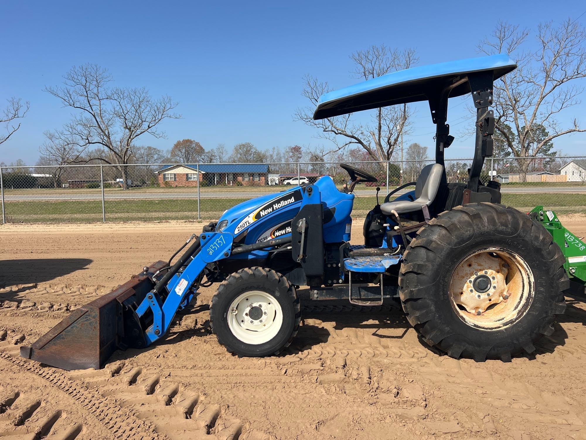 NEW HOLLAND TC35A TRACTOR (A64280)