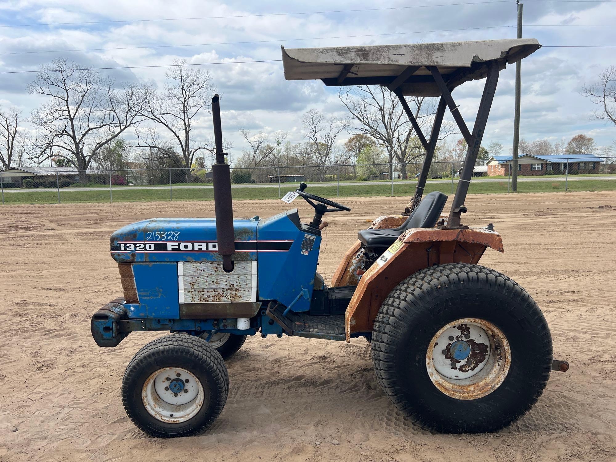 FORD 1320 TRACTOR (A64280)