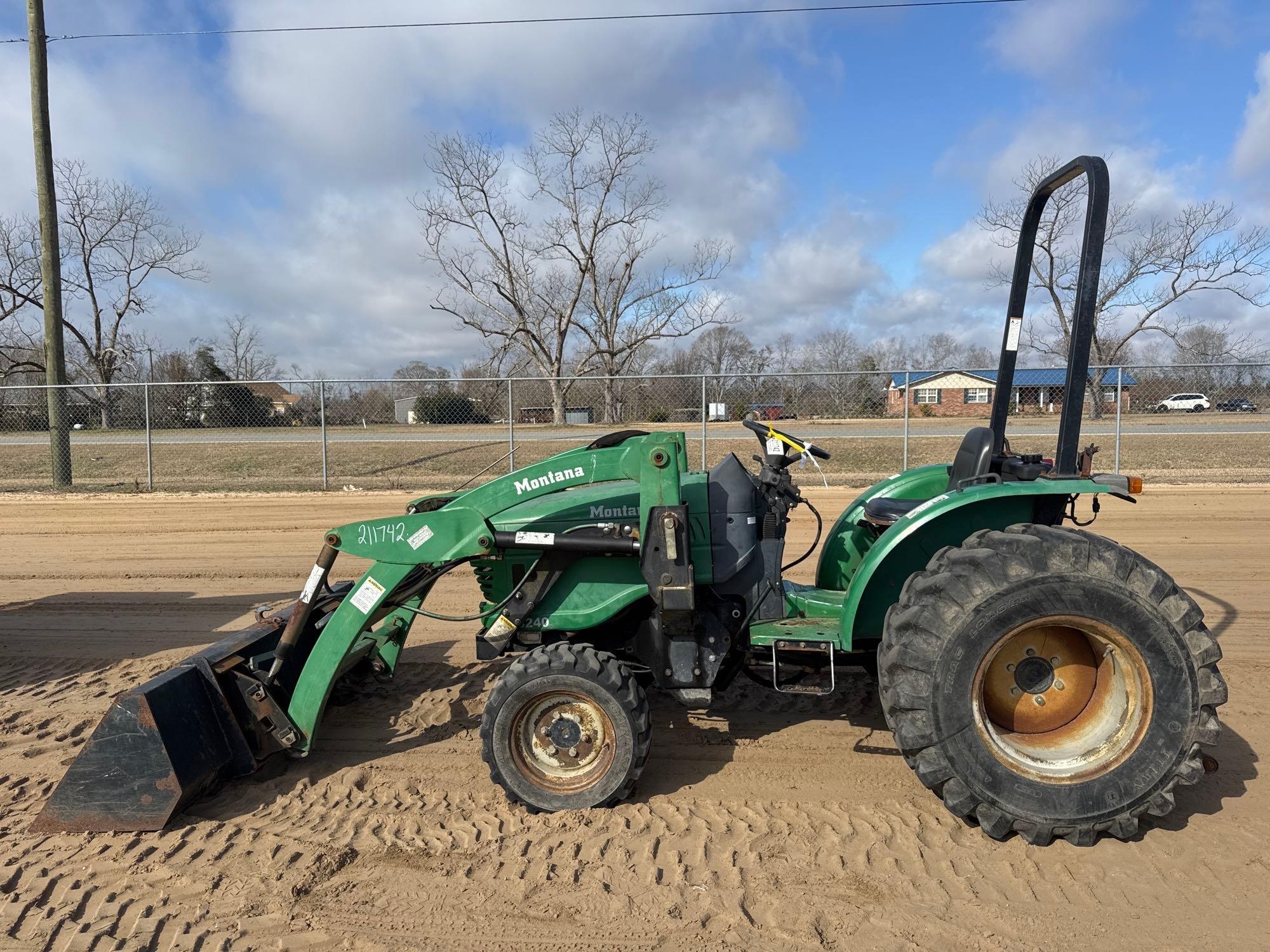 MONTANA 3240 TRACTOR (A64280)