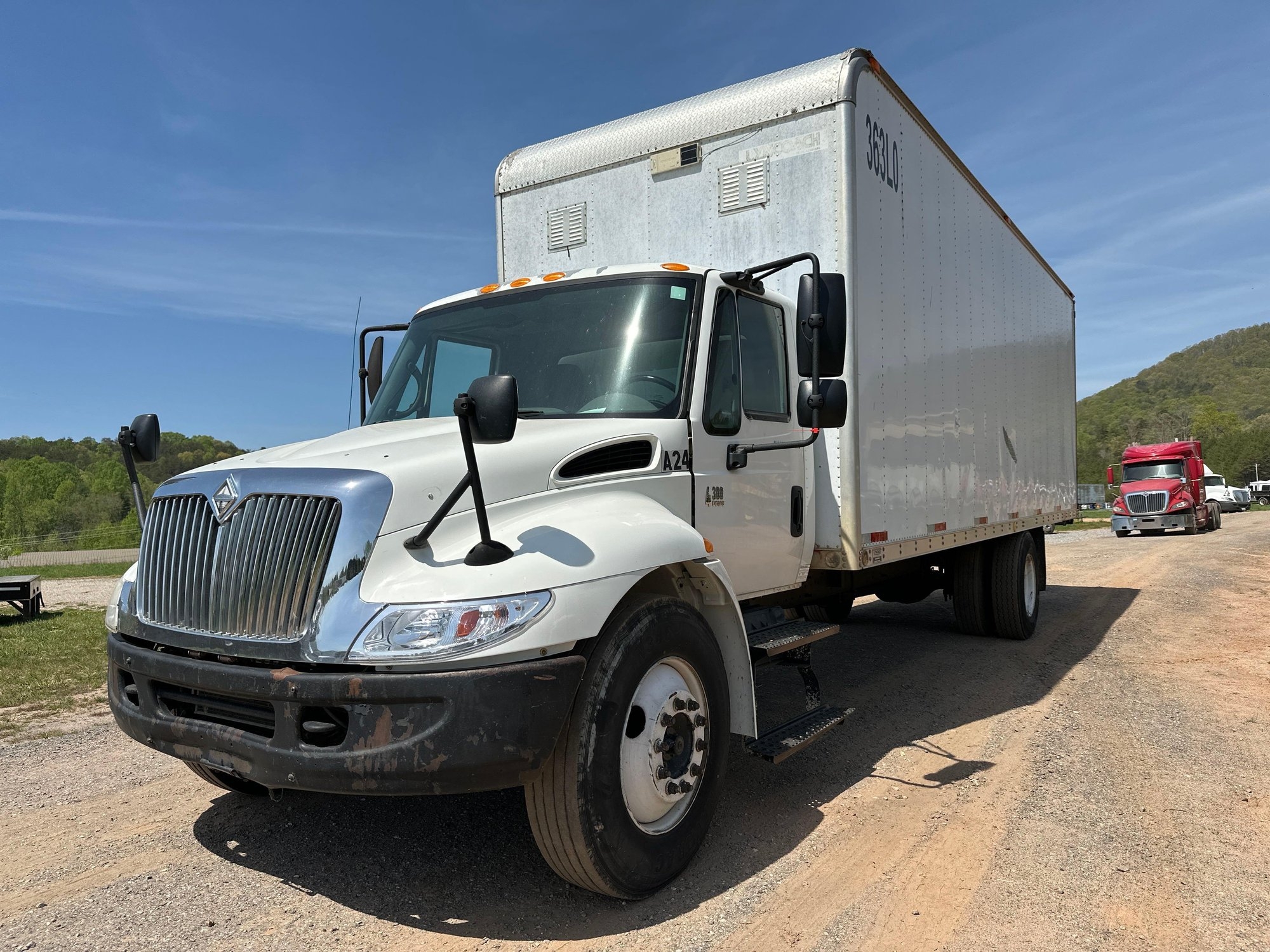 2004 International 4300 Box Truck, VIN # 1HTMMAAMX4H667102 (A65563)
