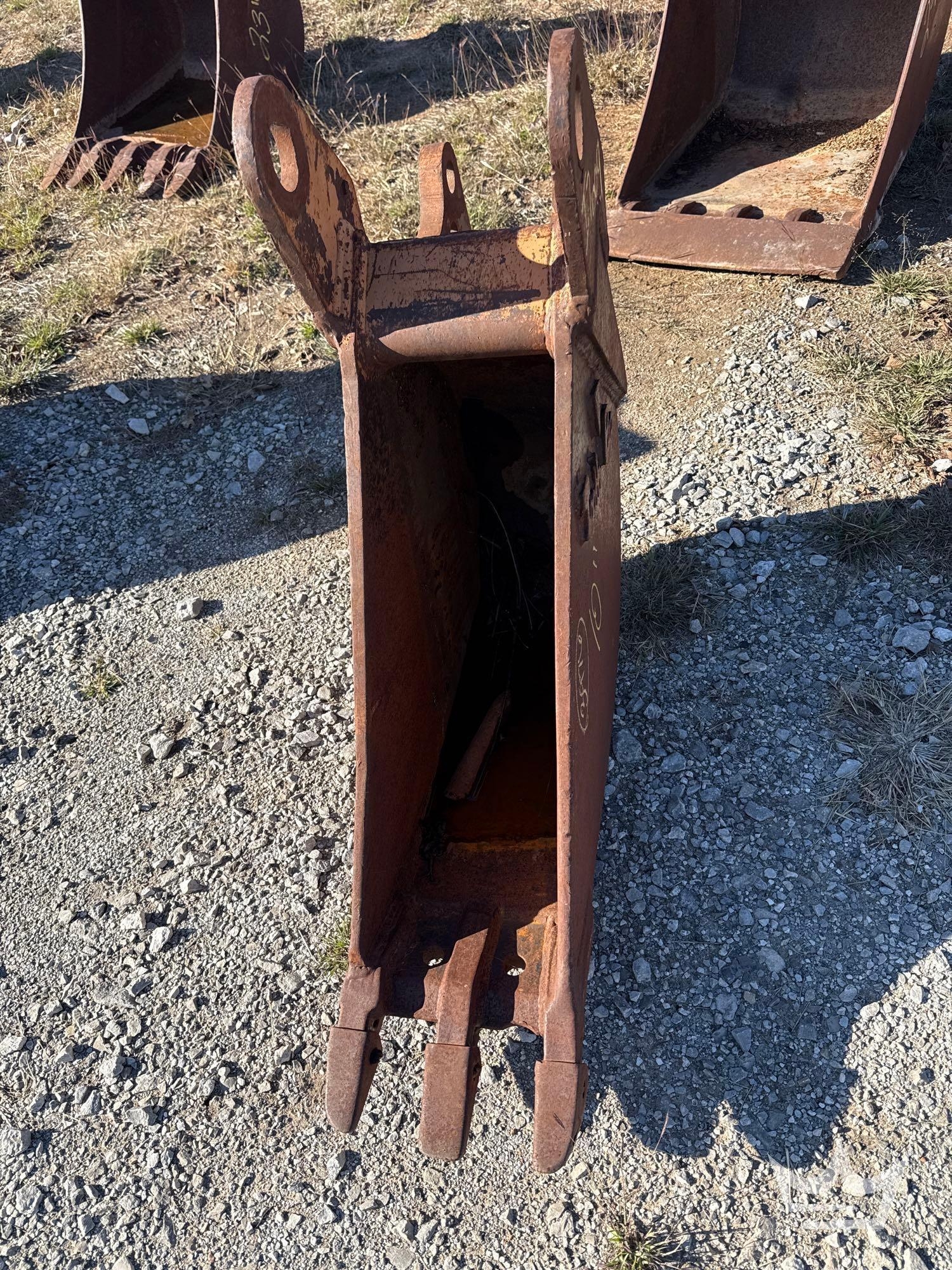 10in Bucket w/ Teeth Excavator Attachment (A64194)