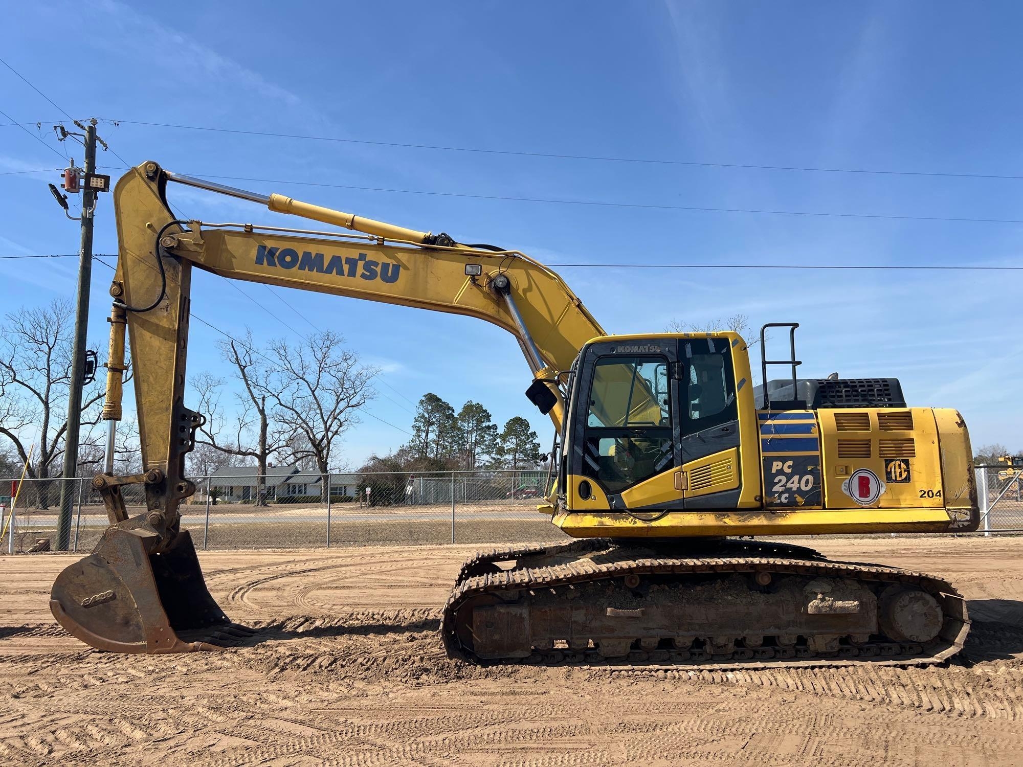 KOMATSU PC240LC-11 EXCAVATOR (A62129)