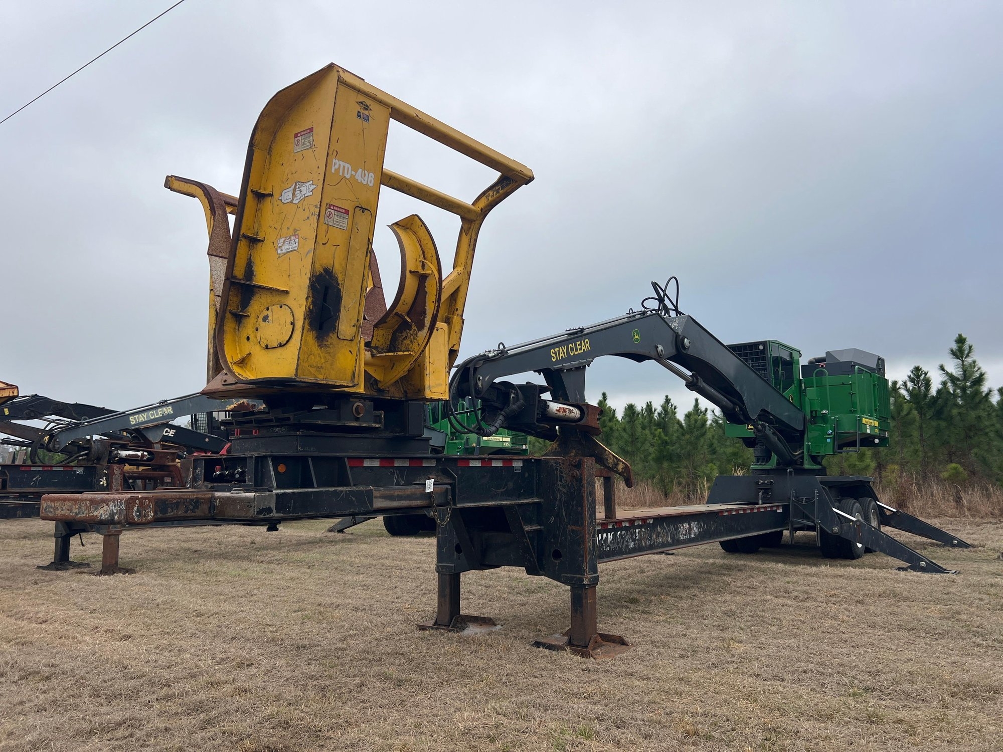 JOHN DEERE 437E LOG LOADER (A64276)