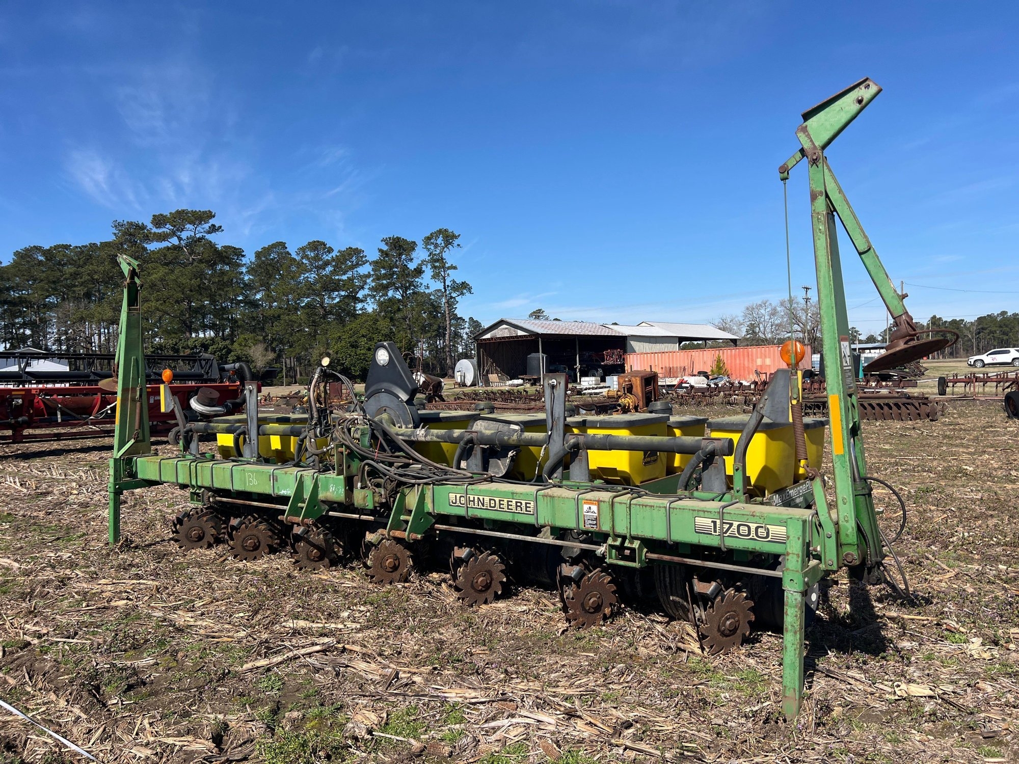 JOHN DEERE 1700 - 8R30" VACUUM PLANTERS (A63291)