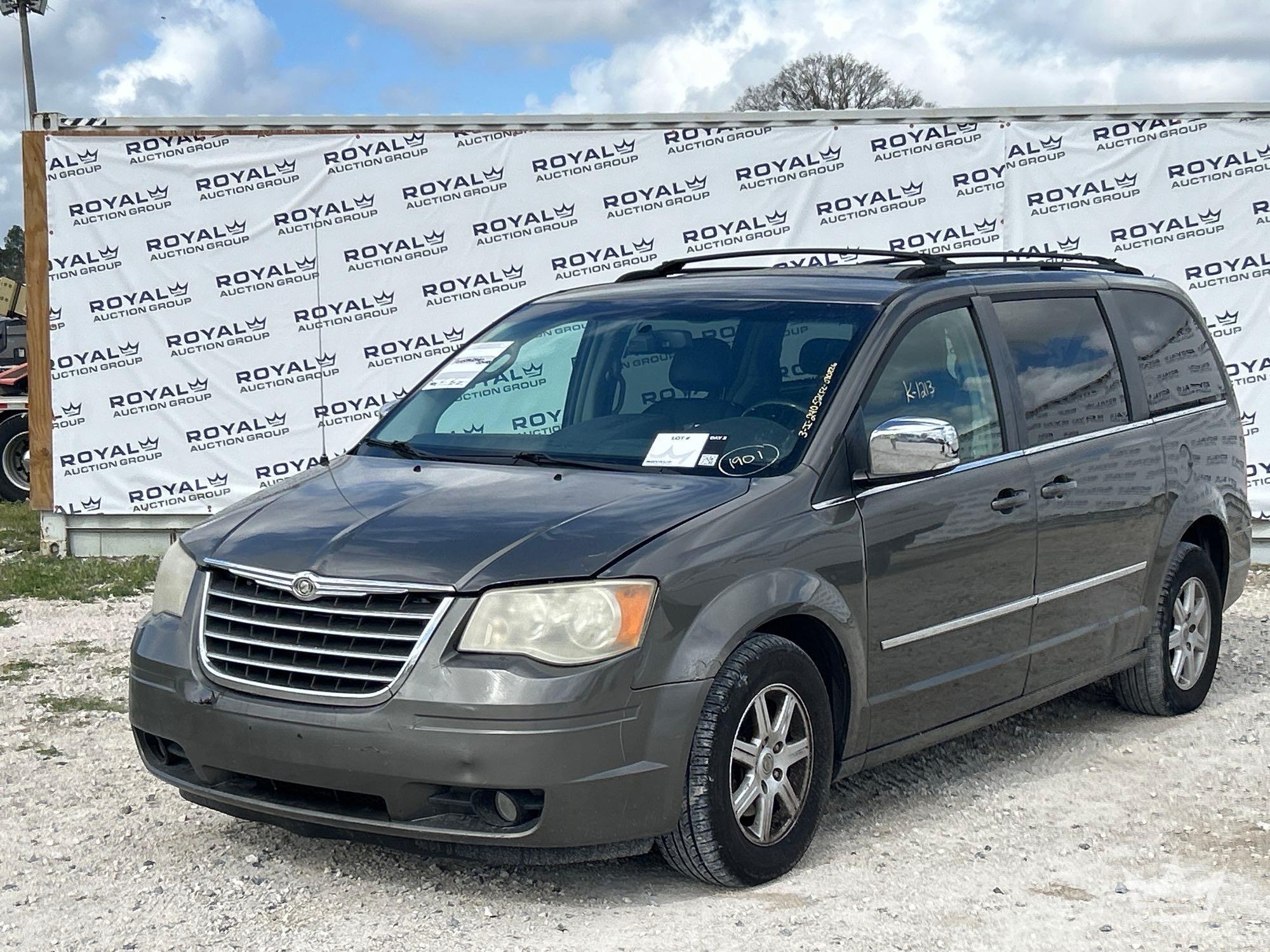 2010 Chrysler Town and County Van (A61574)