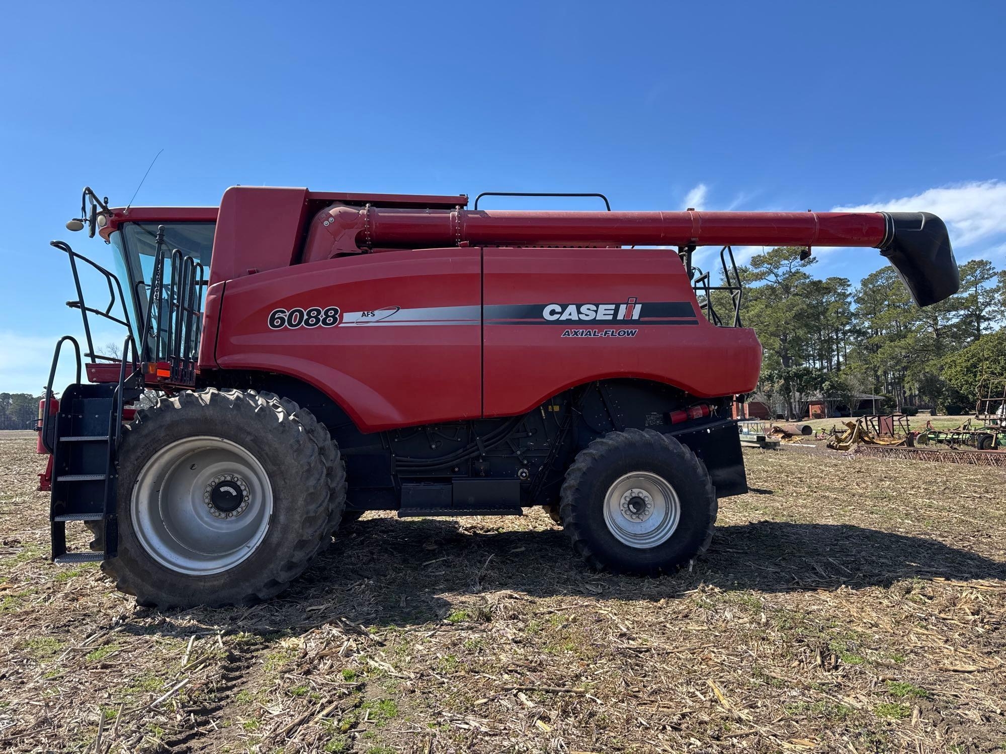 CASE INTERNATIONAL 6088 RWD COMBINE (A63291)