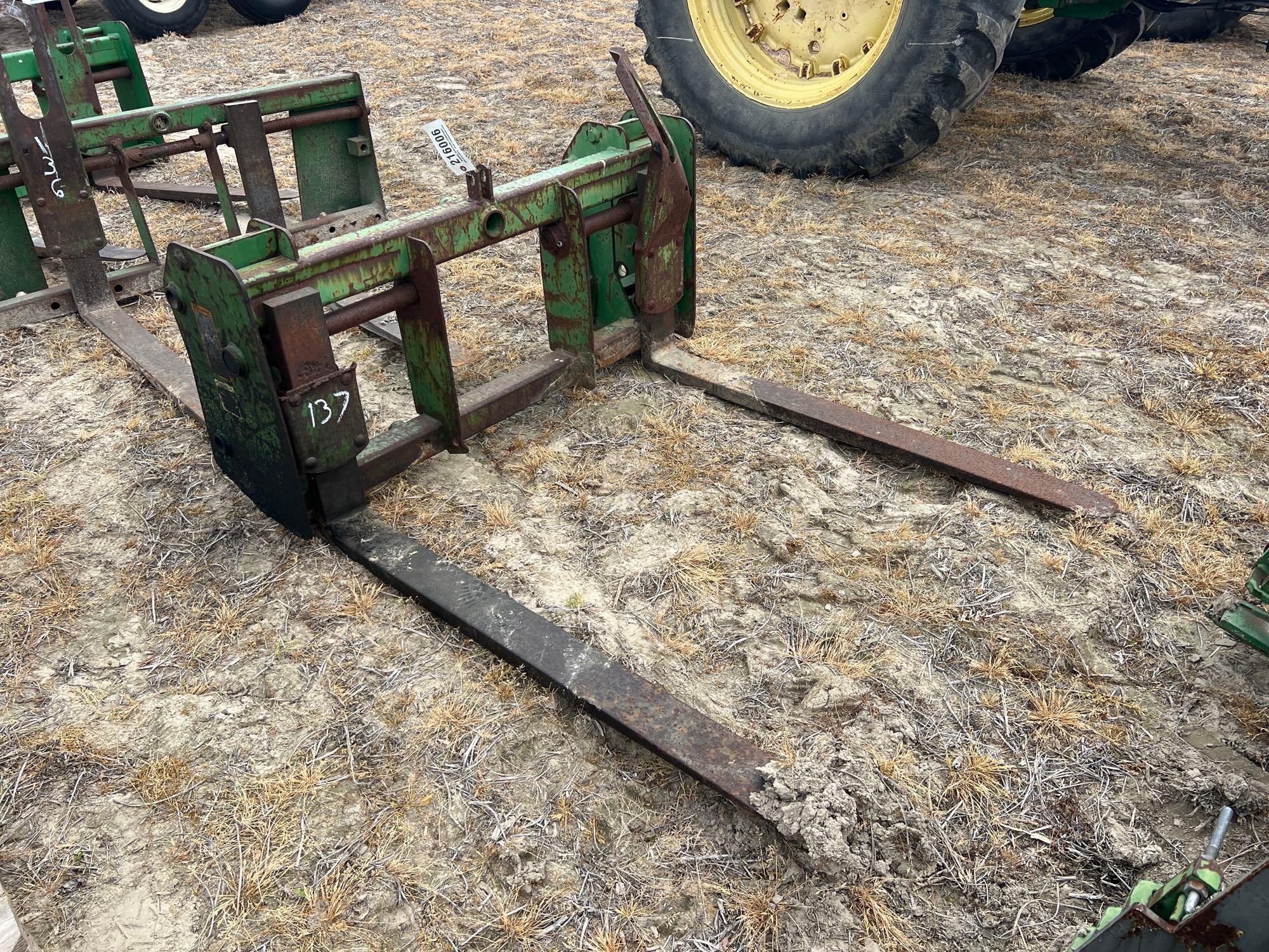 JOHN DEERE QUICK ATTACH PALLET FORKS (A64278)