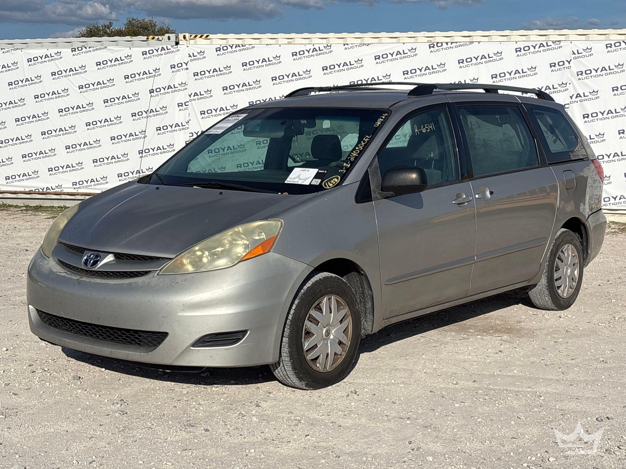 2006 Toyota Sierra CE Van (A61574)