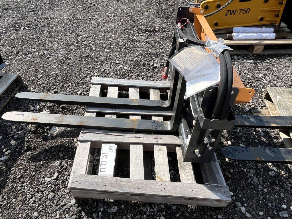 Skid Steer Hydraulic Adjustable Pallet Forks (A47371)
