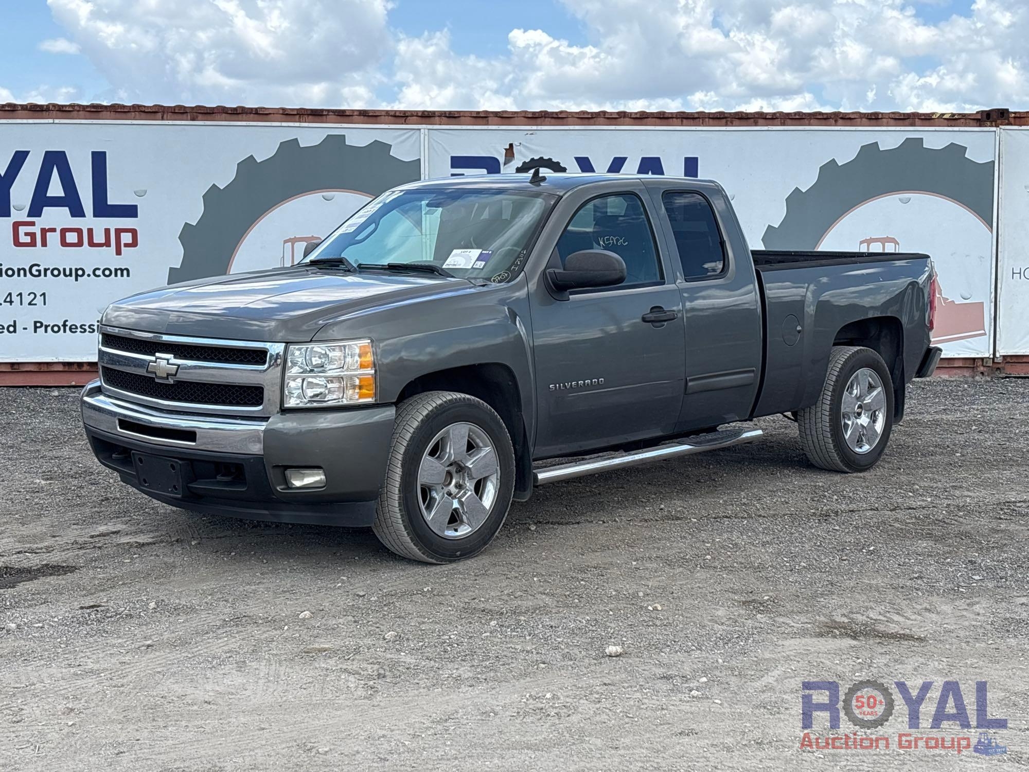 2011 Chevrolet Silverado 1500 Ext. Cab Pickup Truck (A46684)