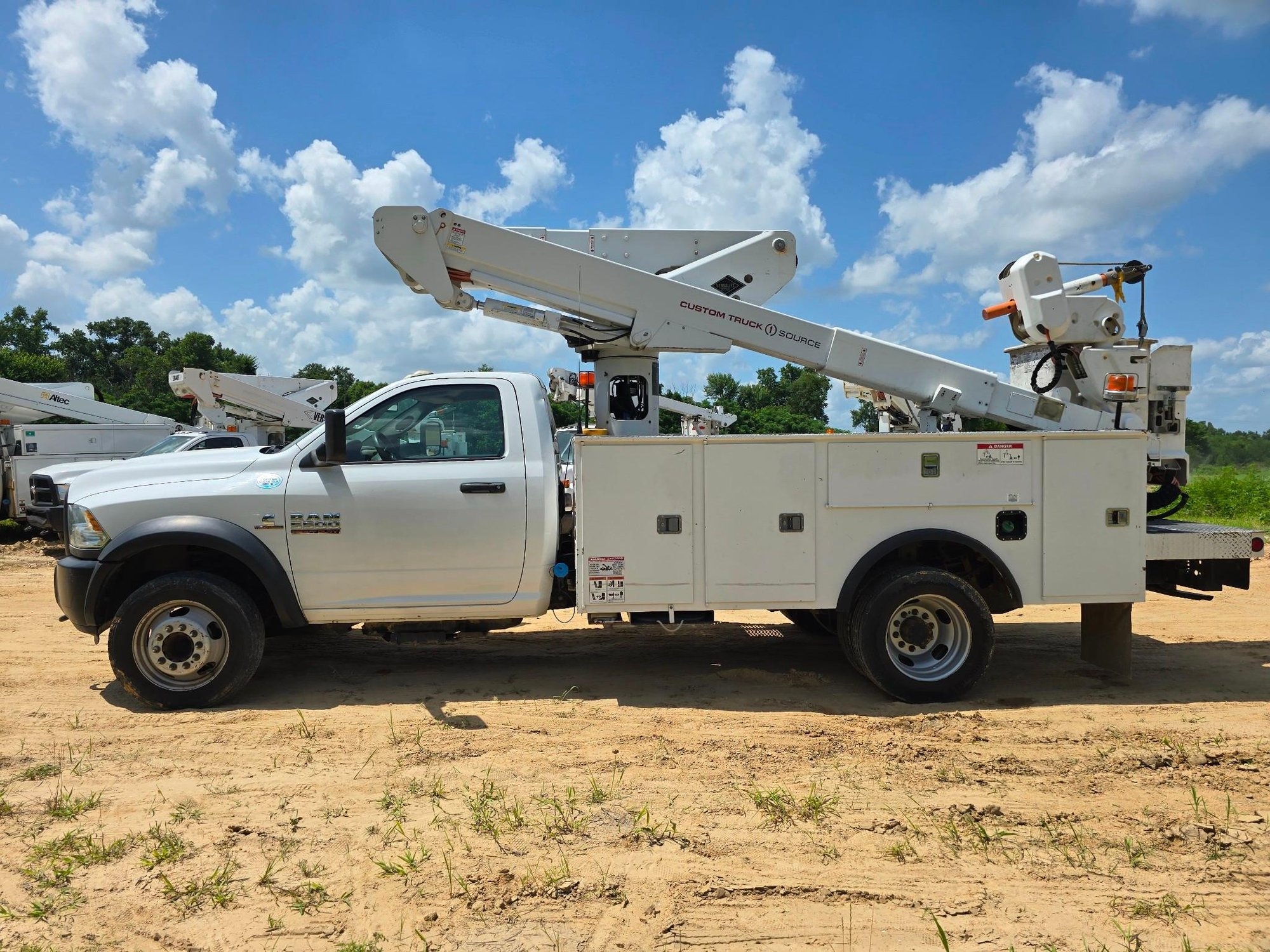 2018 Dodge Ram 5500 Bucket Truck - 4x4, Versalift VST47, 52FT Reach, Dakota Line Body (A50397)