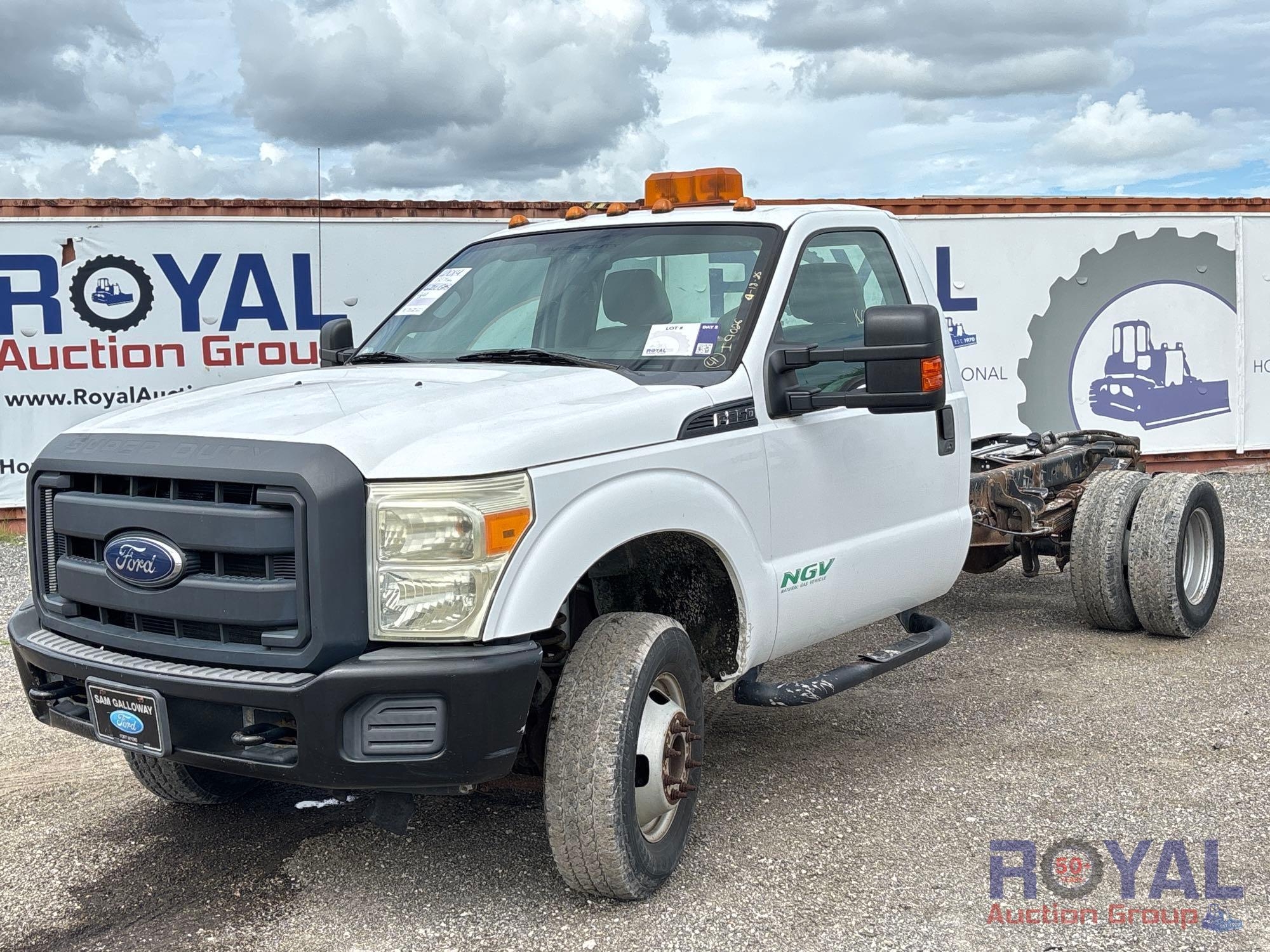 2014 Ford F-350 4x4 Cab and Chassis Truck (A53422)