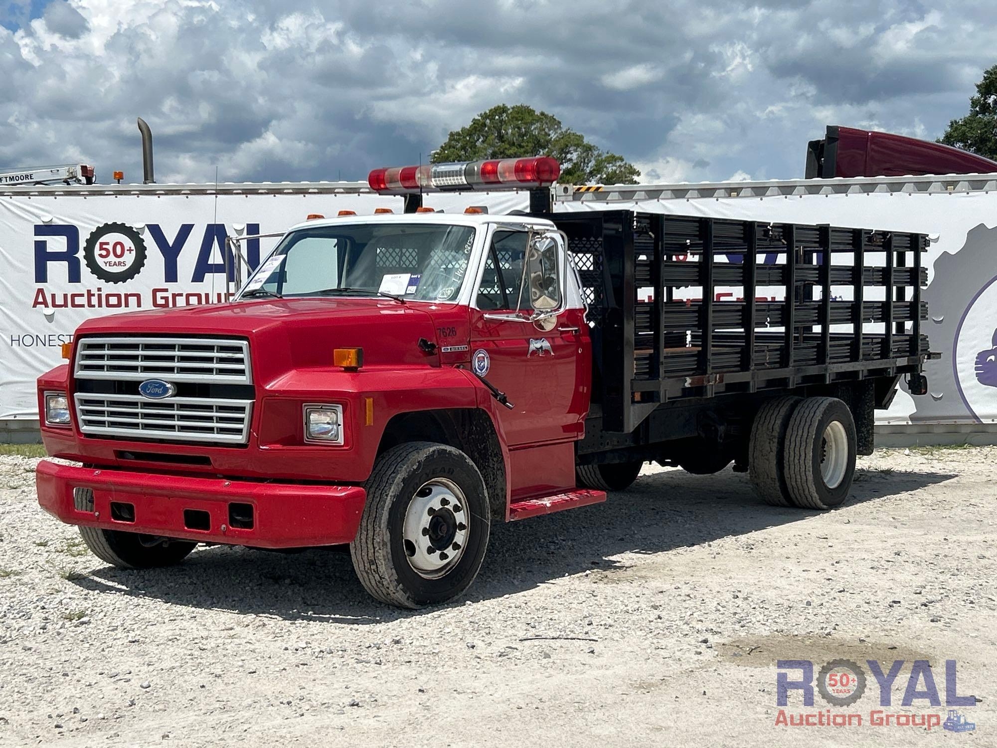 1993 Ford F700 Stakebody Flatbed Truck (A51692)