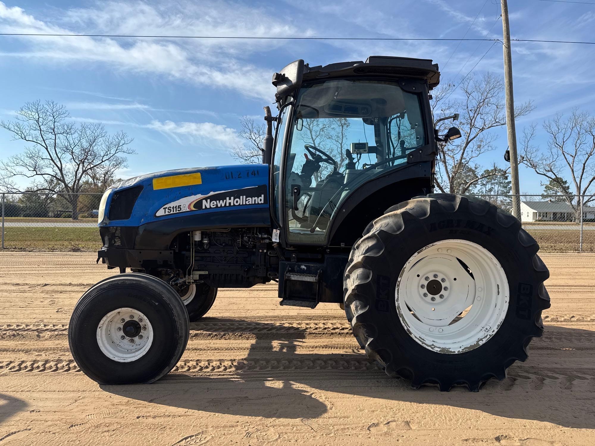 NEW HOLLAND TS115A TRACTOR (A62130)