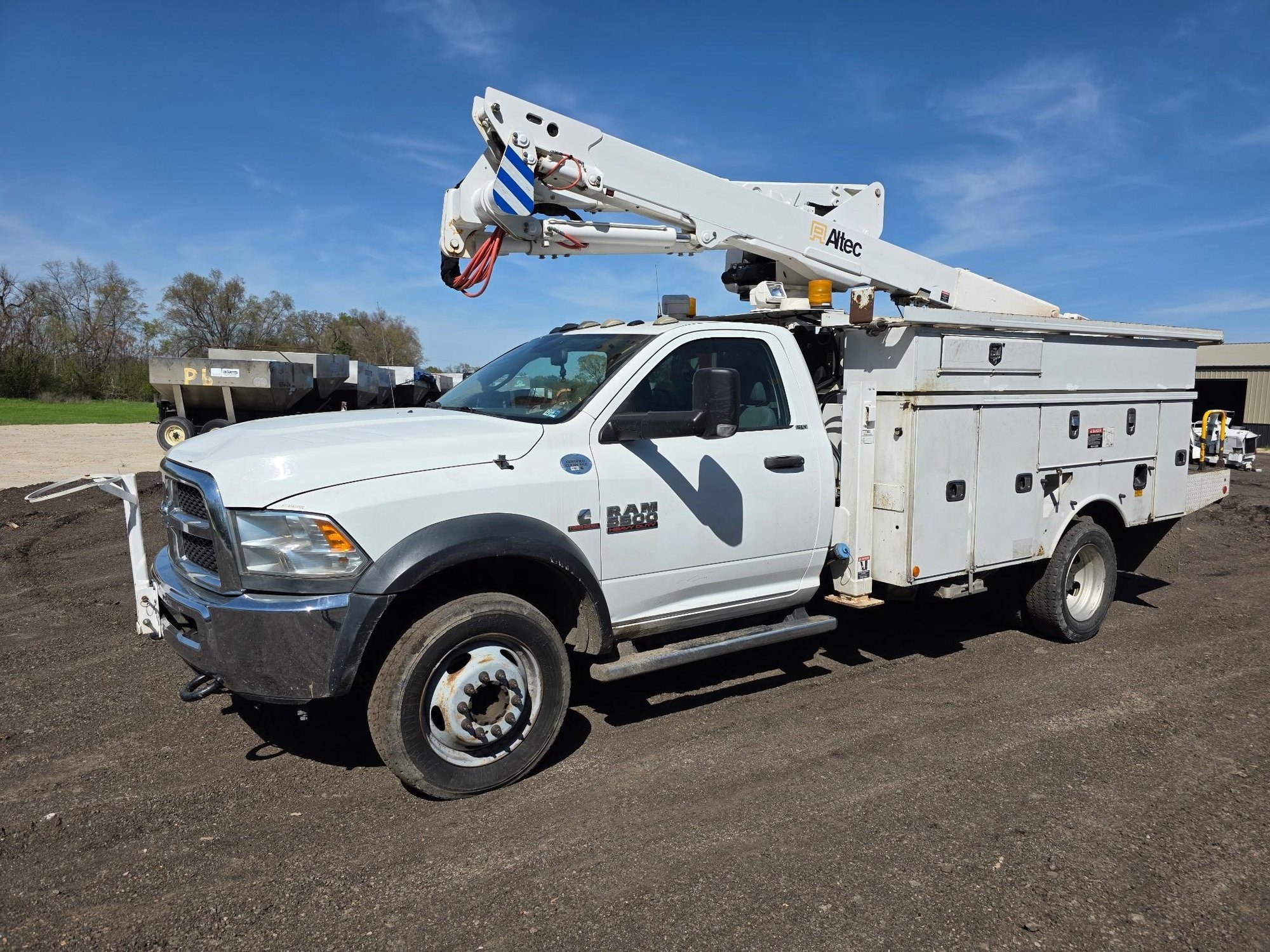 Dodge 5500 4x4 Altec Bucket Truck (A63689)