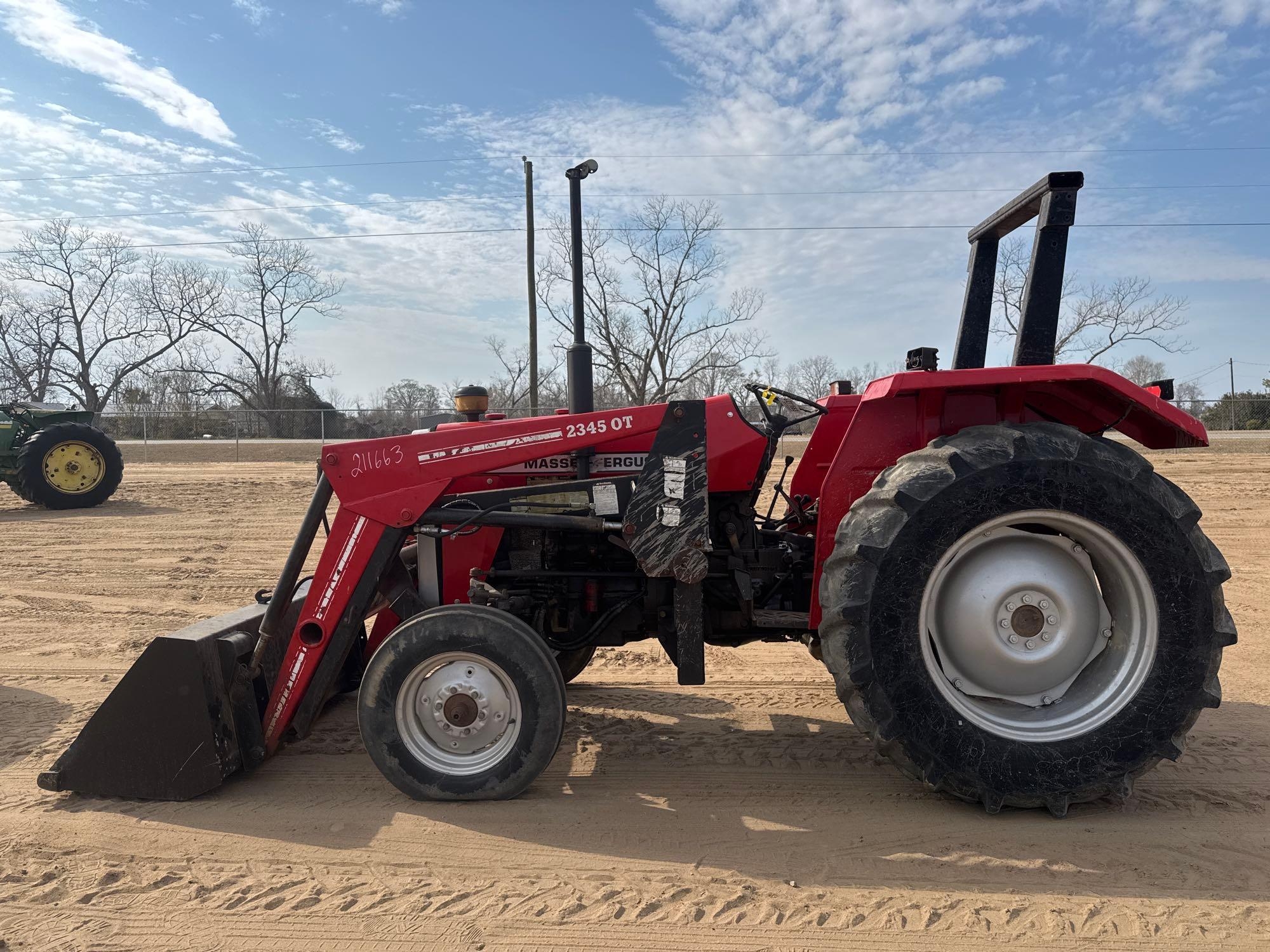 MASSEY FERGUSON 231 TRACTOR (A62130)