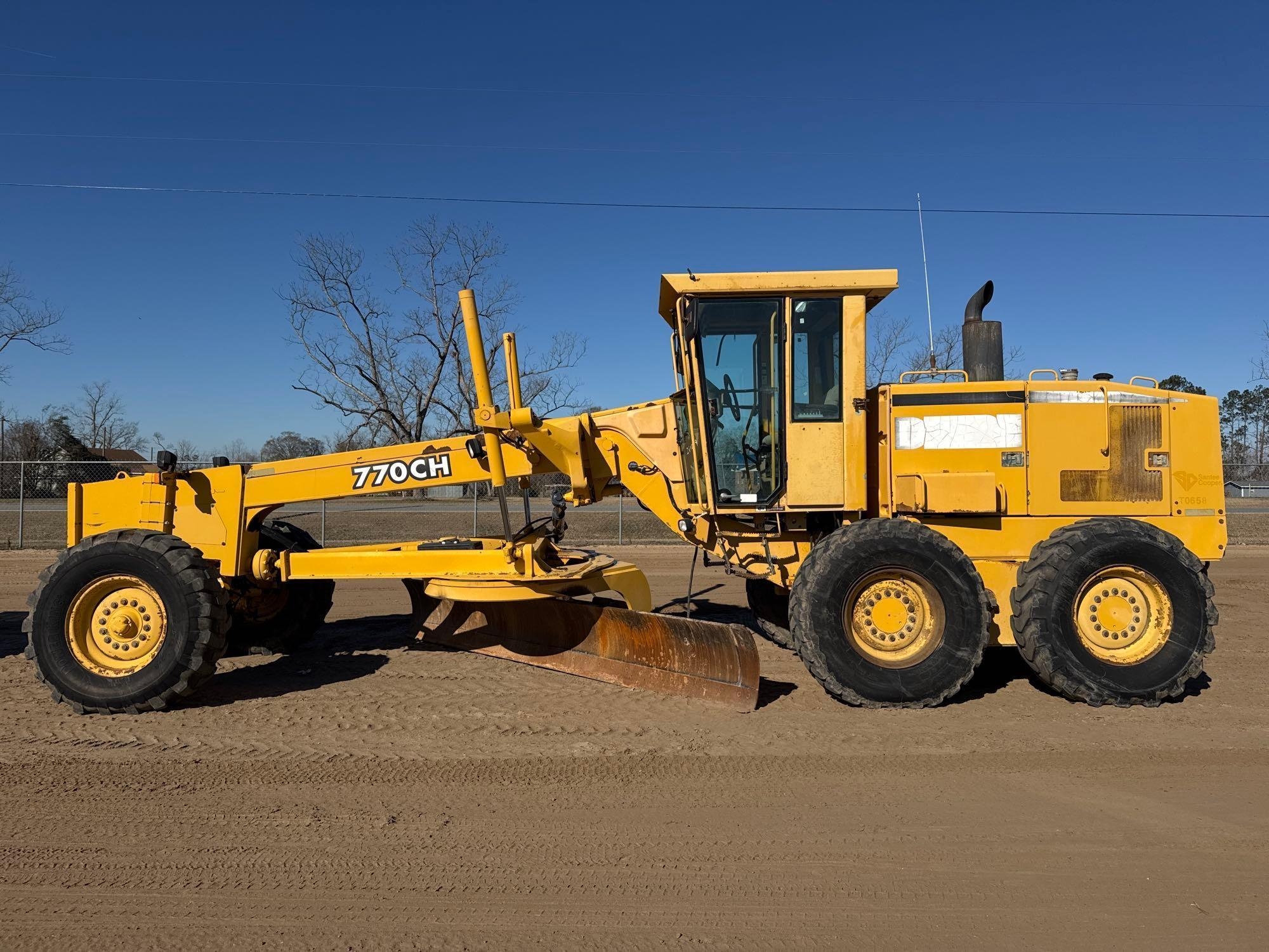 2001 JOHN DEERE 770CH MOTORGRADER (A62129)