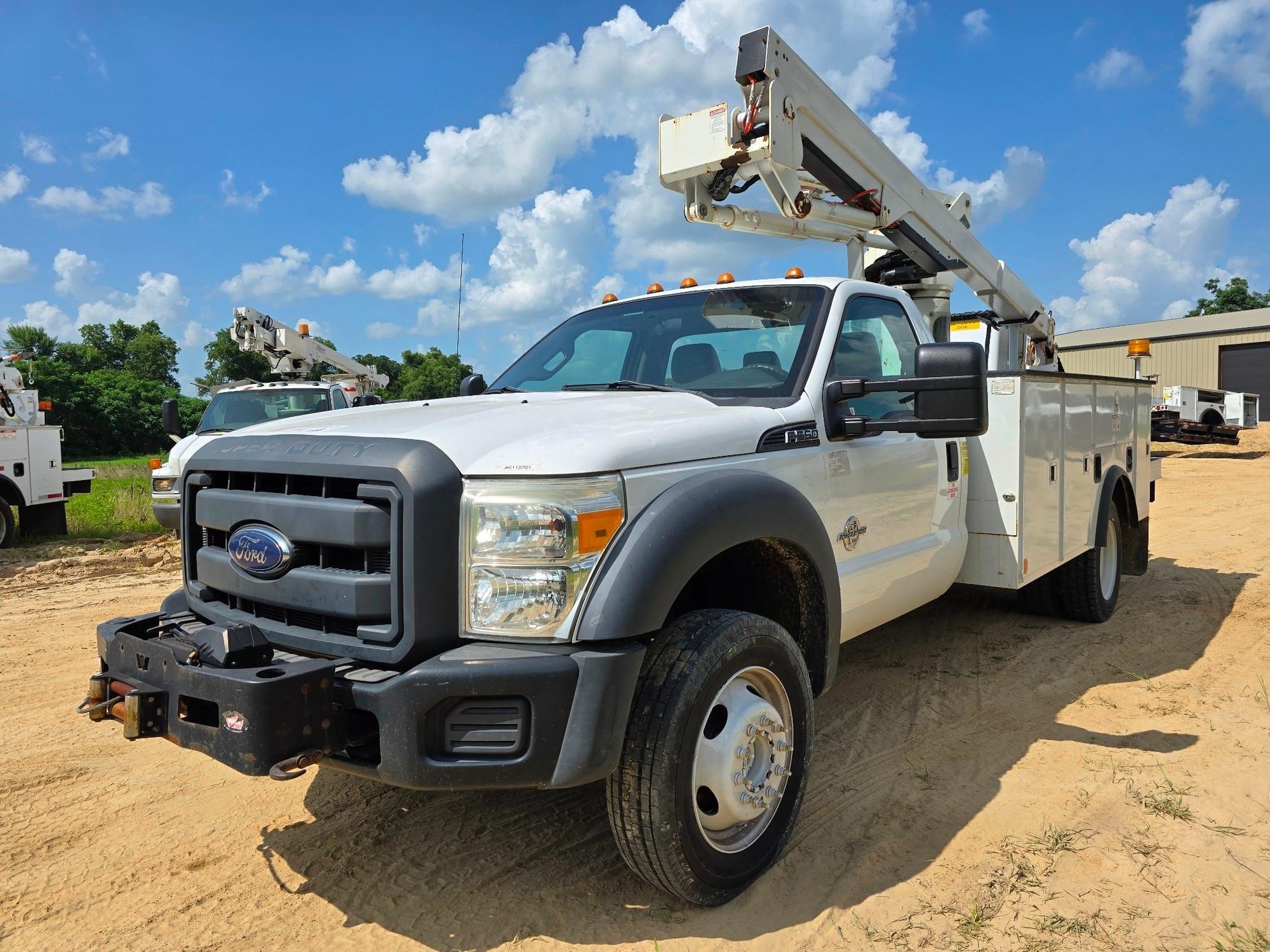 2014 Ford F550 4x4 Bucket Truck with Versalift SST40 - 45FT Working Height (A50397)