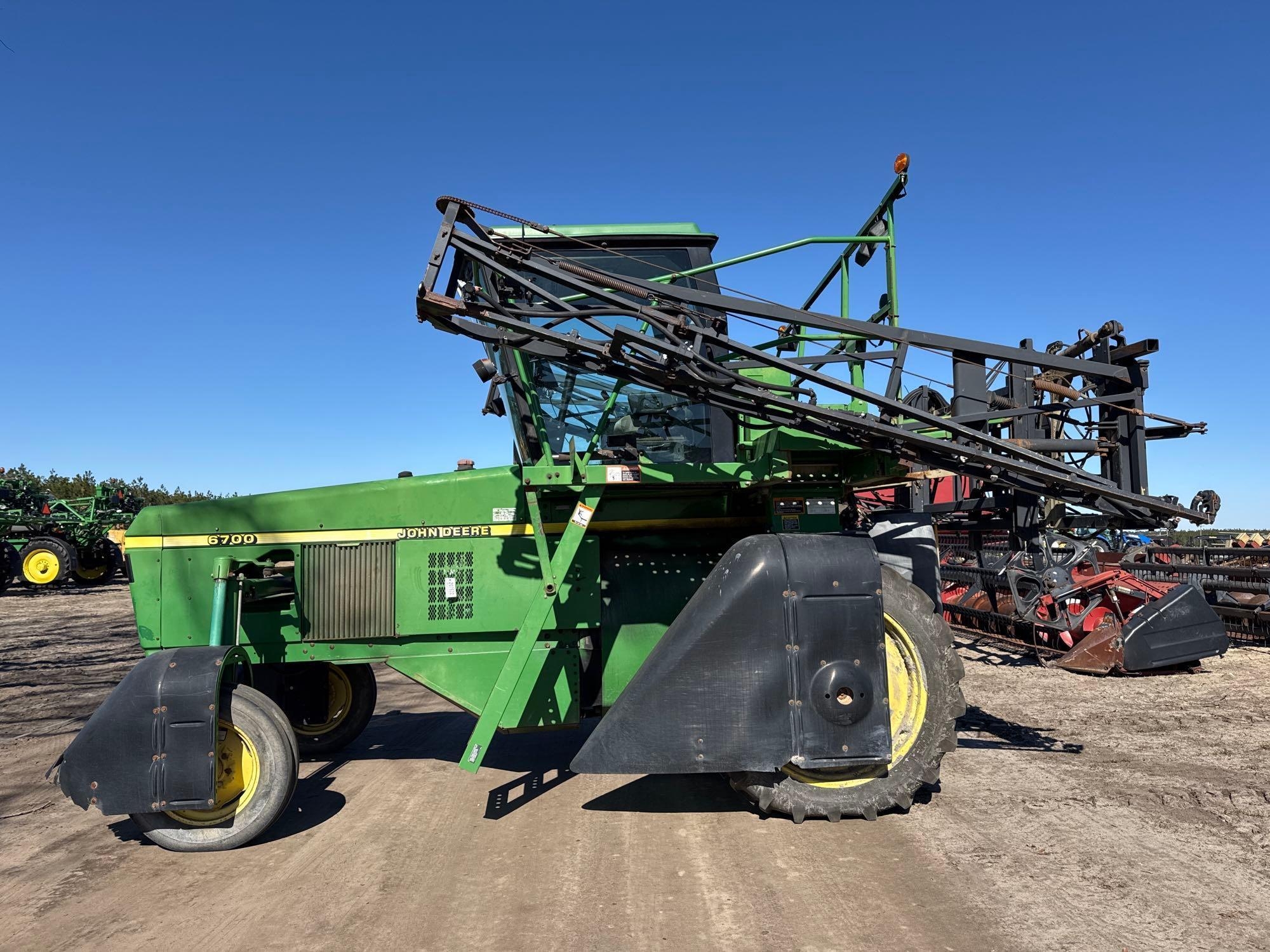 JOHN DEERE 6700 HI-CYCLE SPRAYER (A63290)
