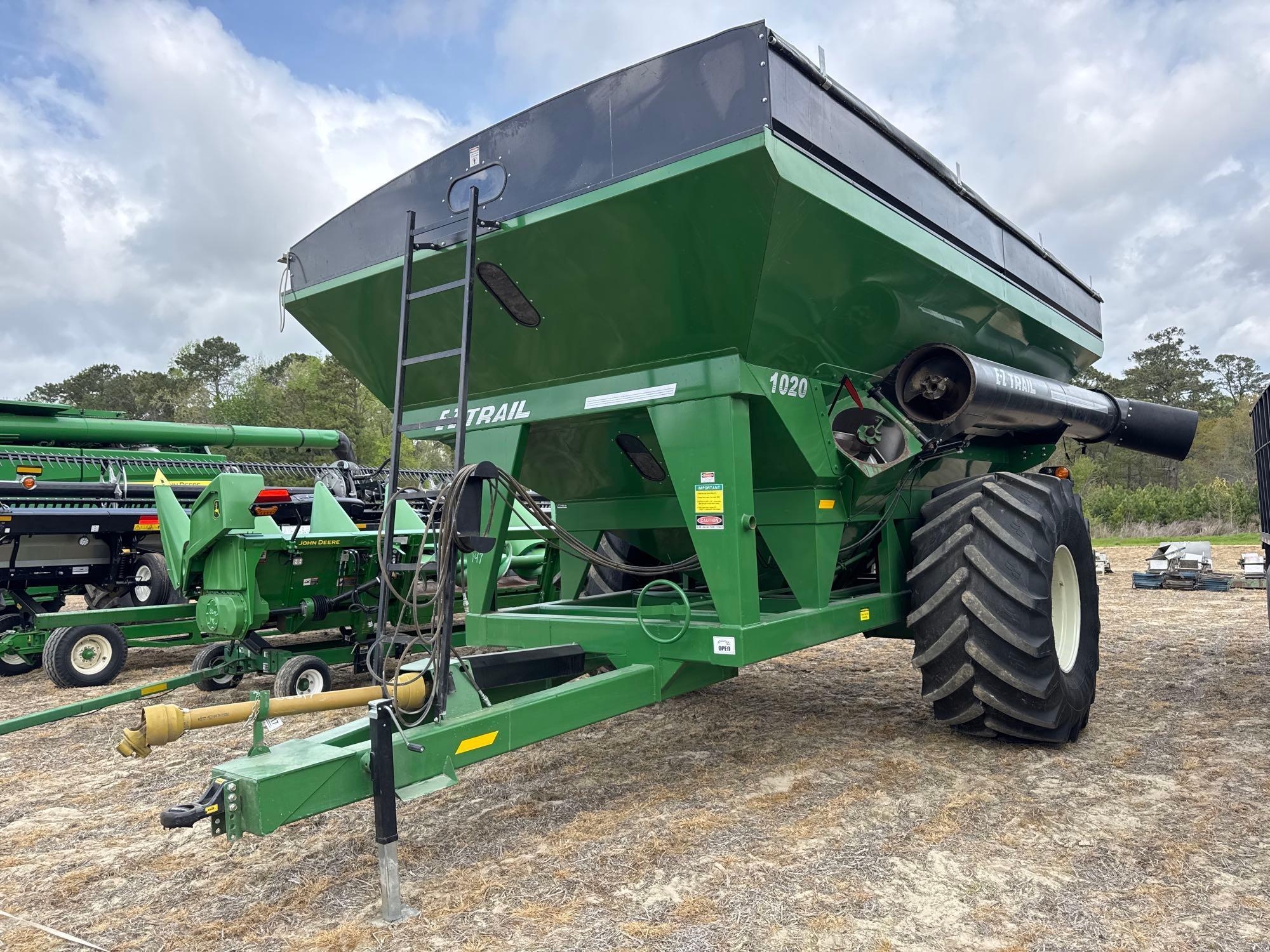 E-Z TRAIL 1020 GRAIN CART (A64278)