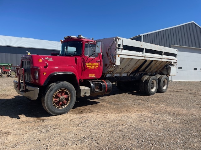 Mack Model R Truck (A47369)