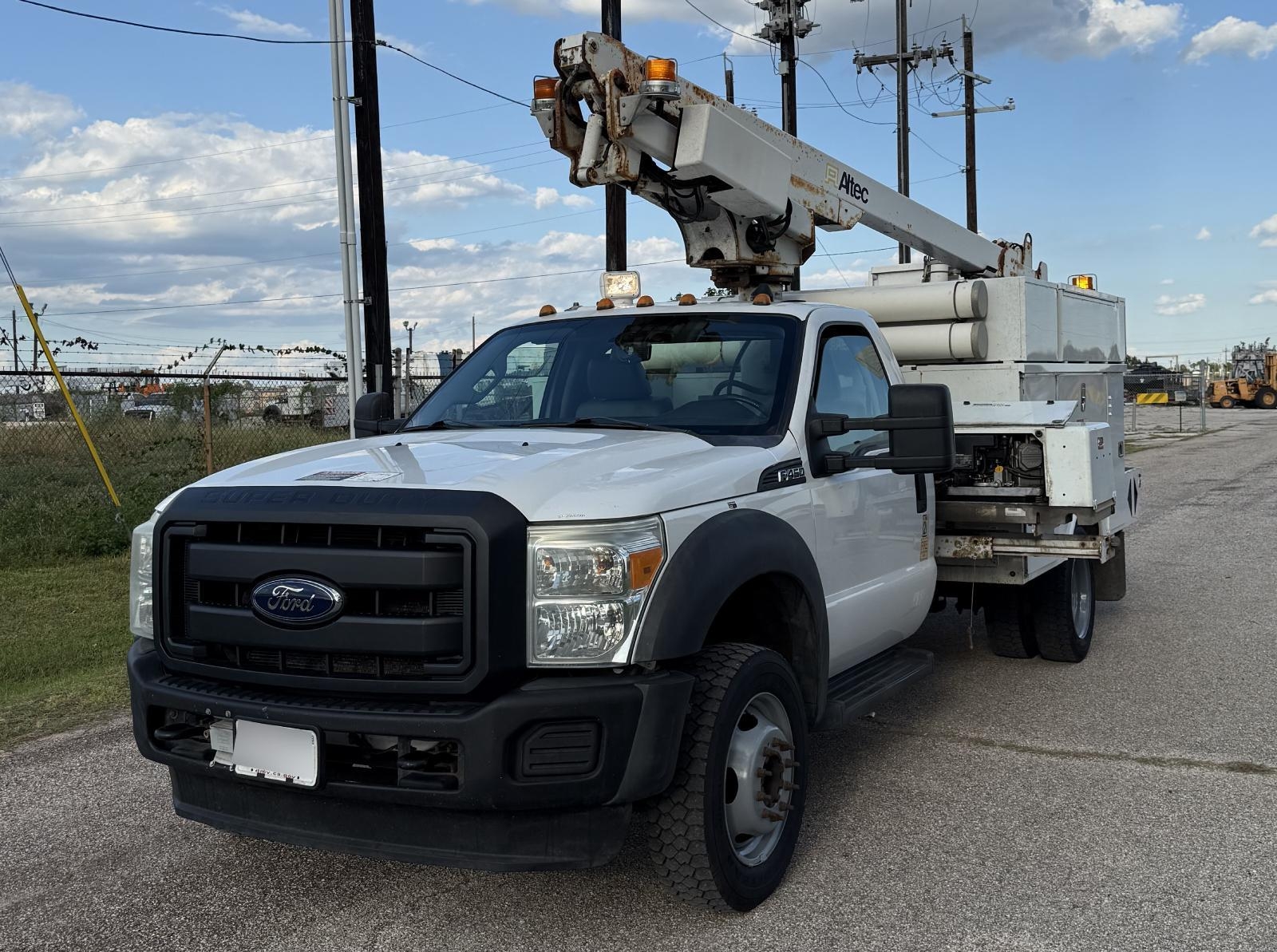 Ford F450 Bucket Truck with Altec AT200A Boom (A56435)