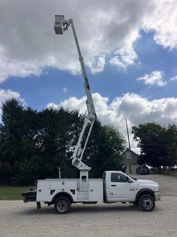 2016 RAM 5500 Bucket Truck - Cummins Diesel - Auto Trans - 4X4 - Terex LT40 Boom (A61306)