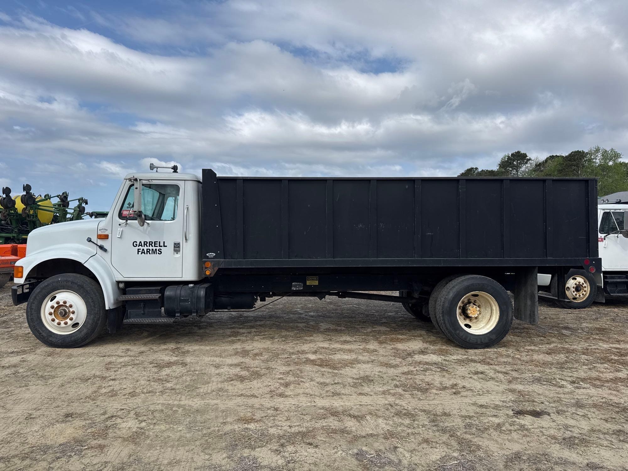 1999 INTERNATIONAL 4700 - 6 WHEEL GRAIN TRUCK (A64278)