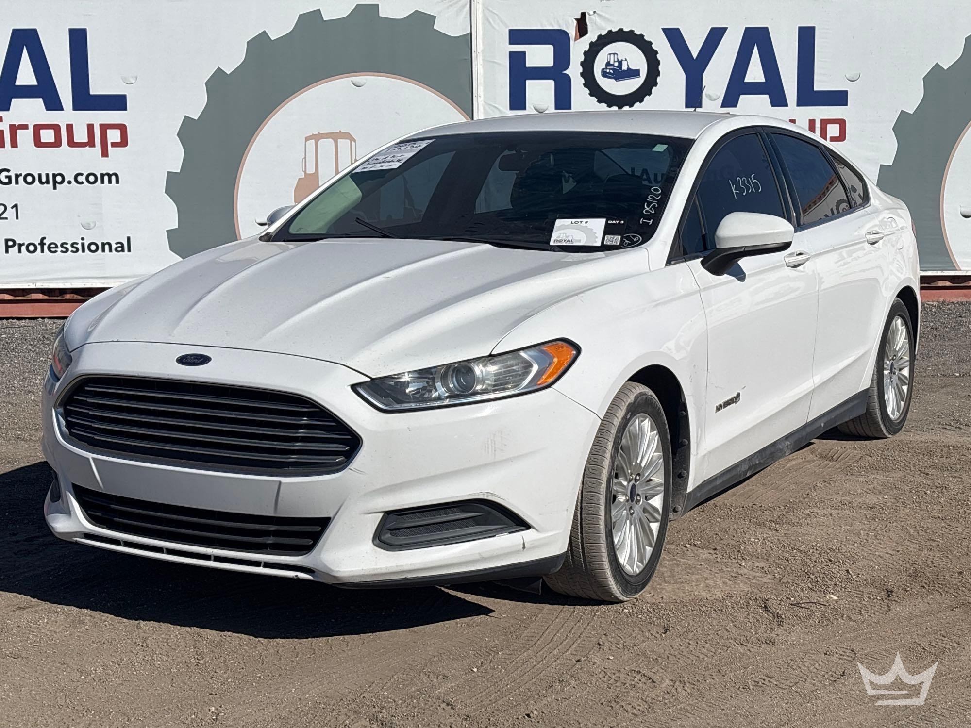 2015 Ford Fusion Hybrid Sedan (A56859)