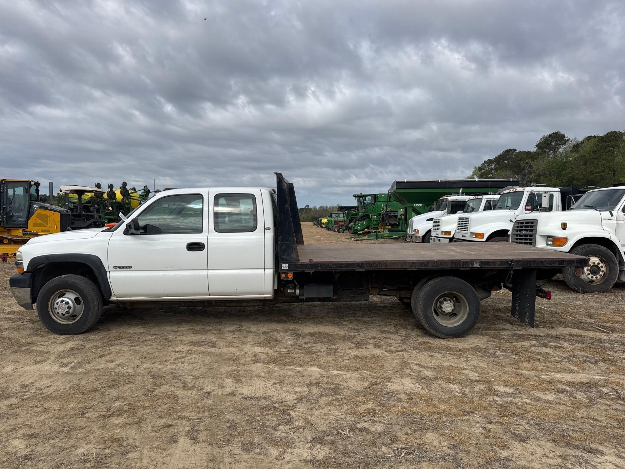 2002 CHEVROLET 3500 FLATBED TRUCK (A64278)