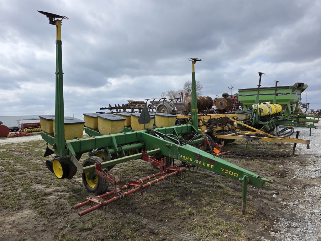 John Deere 7000 4R Wide Planter (A66285)