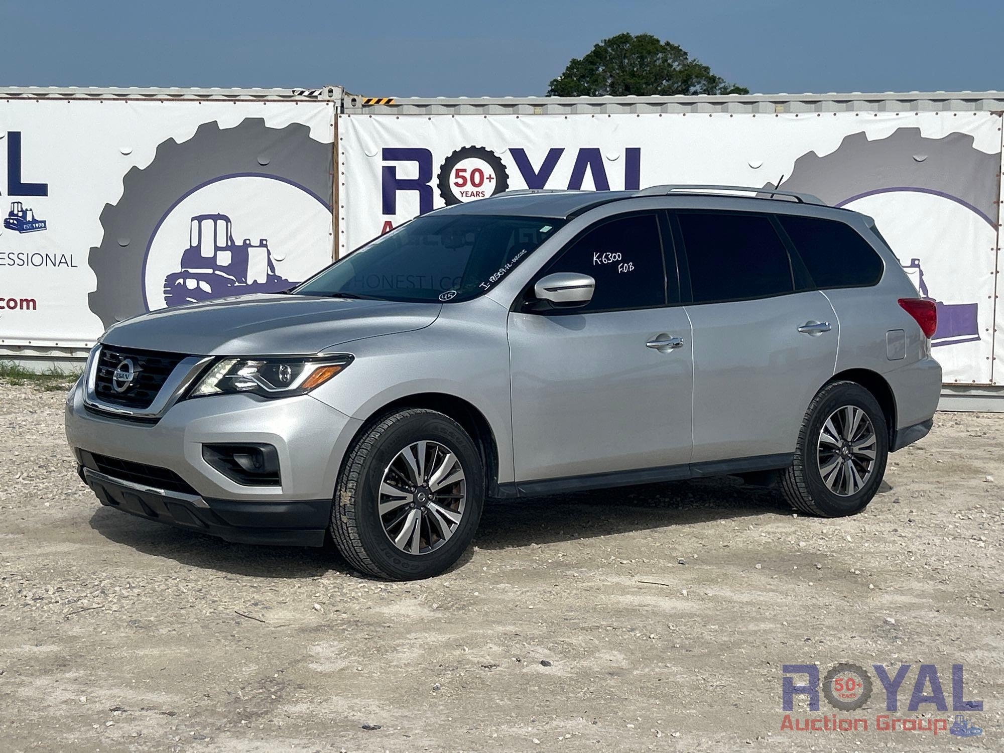 2017 Nissan Pathfinder SUV (A46684)