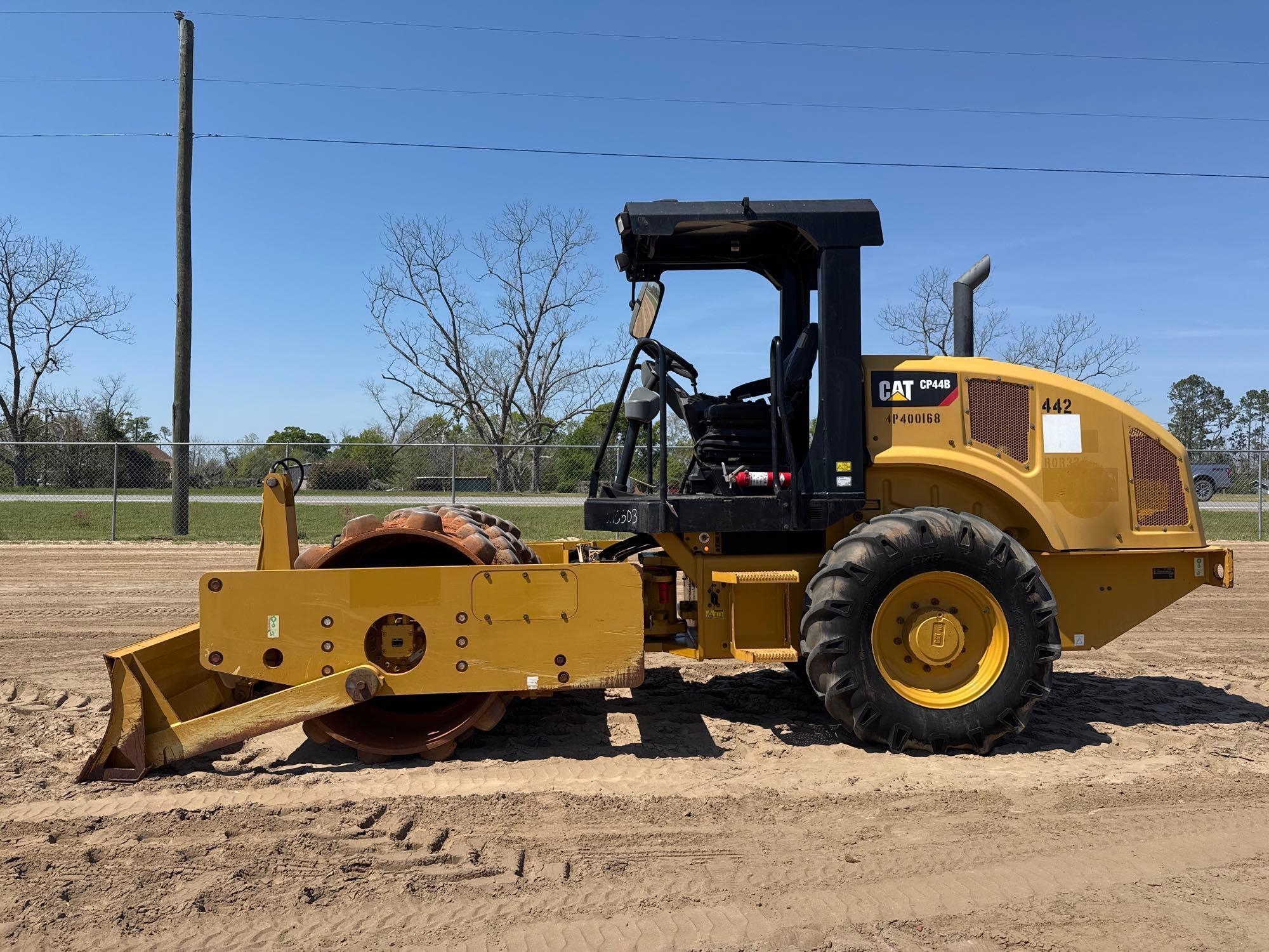 2016 CATERPILLAR CP44B PADFOOT ROLLER (A65053)