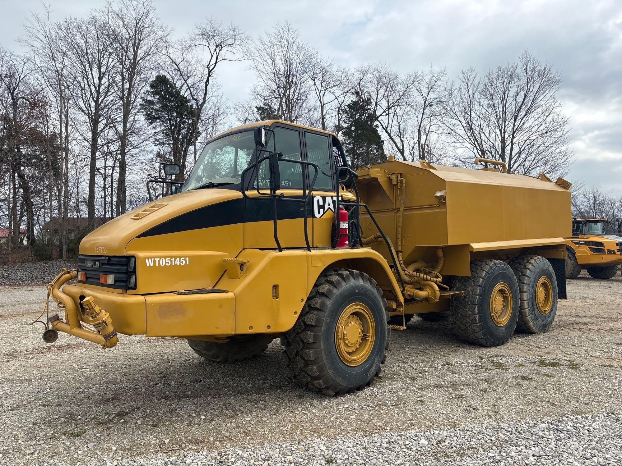CATERPILLAR OFF ROAD WATER TRUCK (A60429)