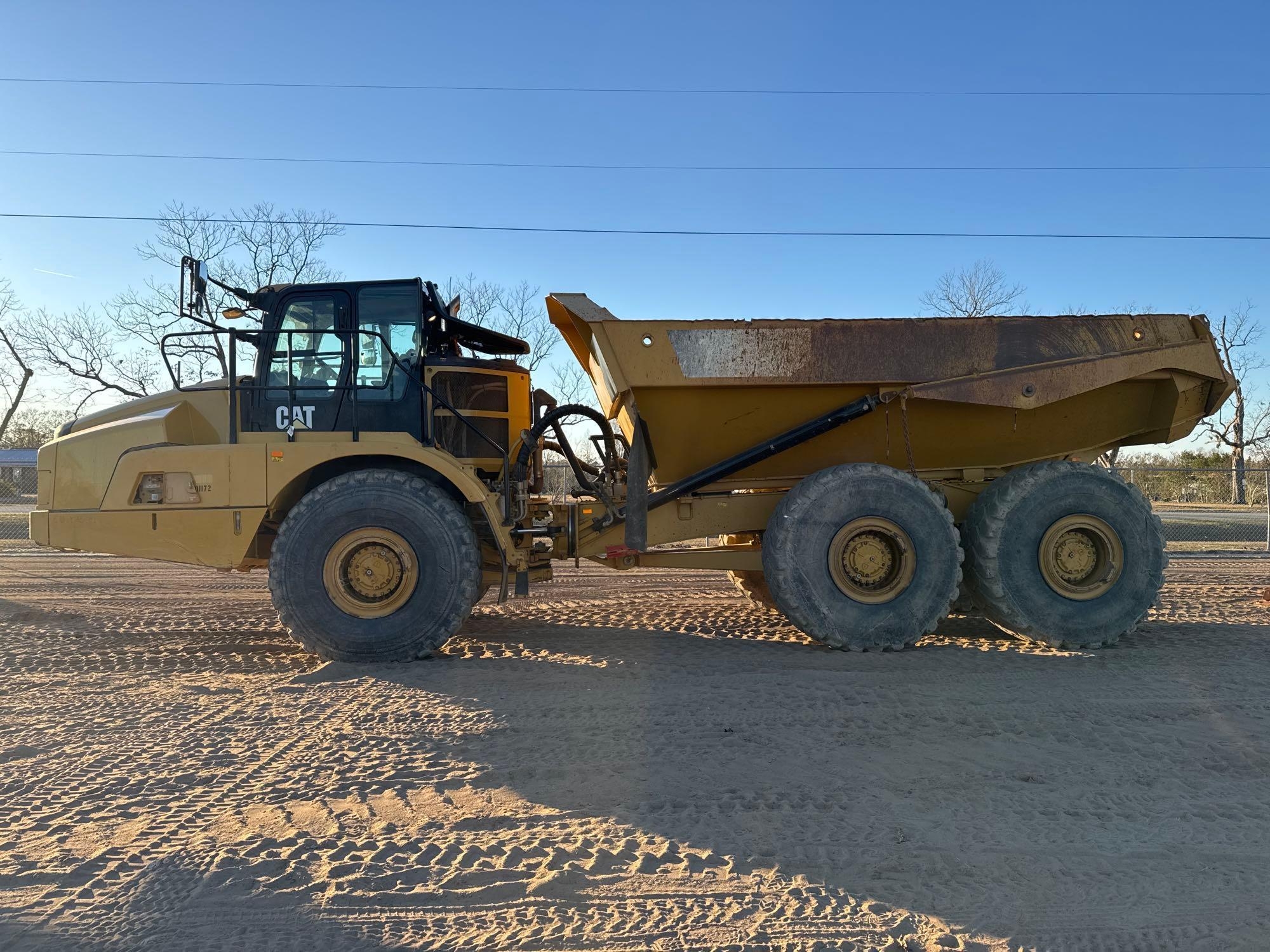 CATERPILLAR OFF ROAD DUMP TRUCK (A60429)
