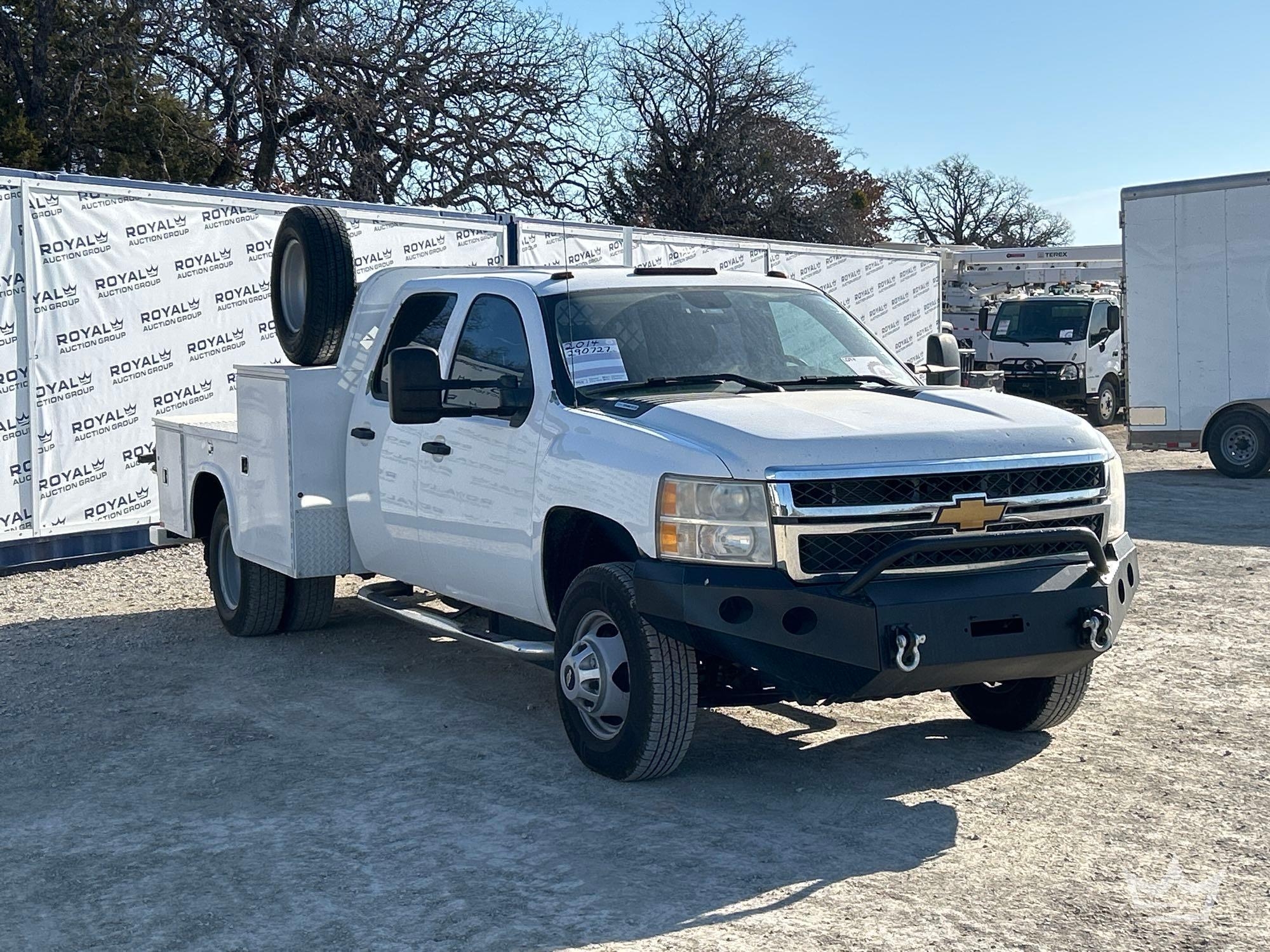 2014 Chevrolet Silverado 3500 Crew Cab Utility Flatbed Truck (A60352)