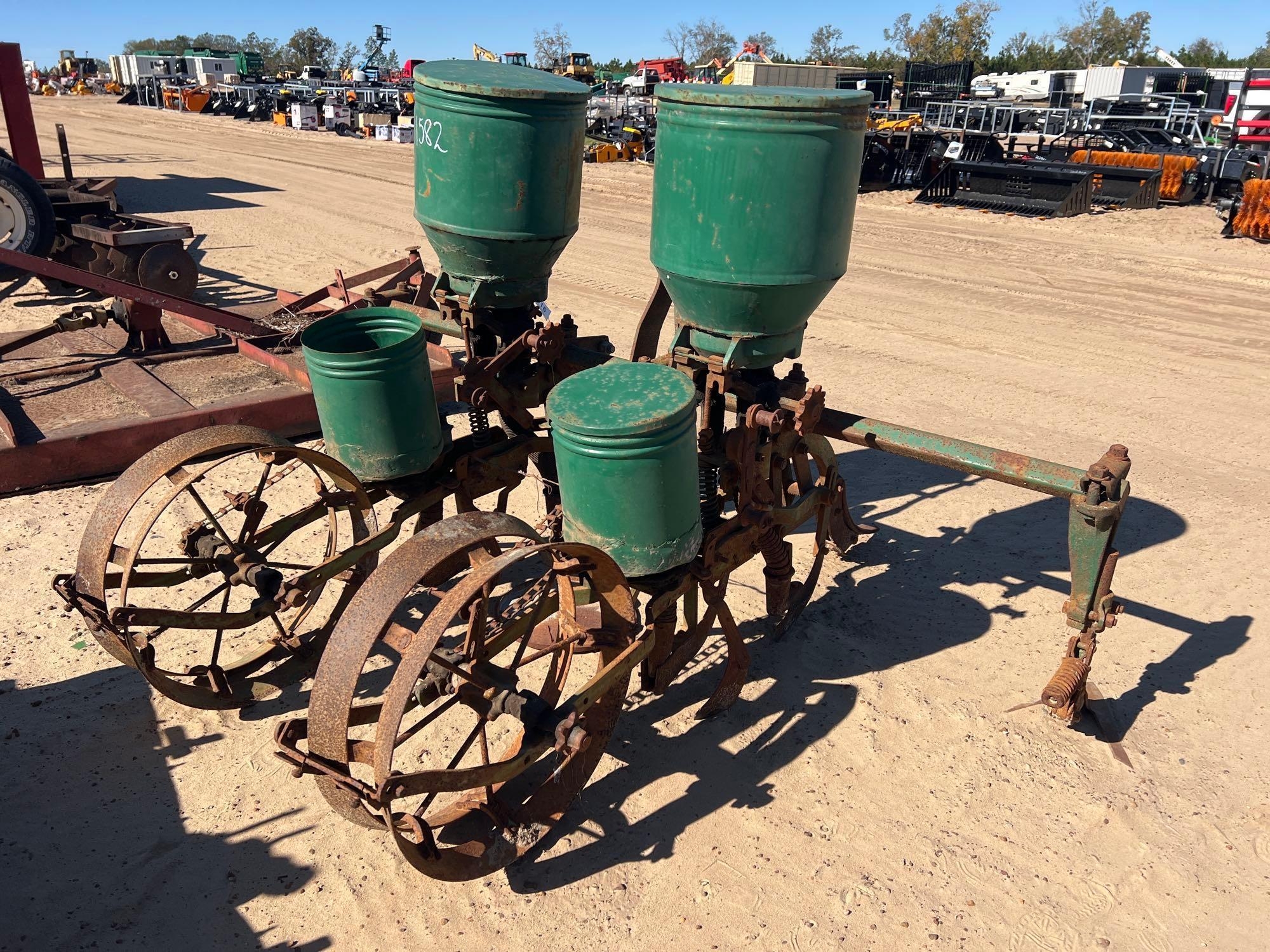 JOHN DEERE (2) ROW PLANTER (A57192)