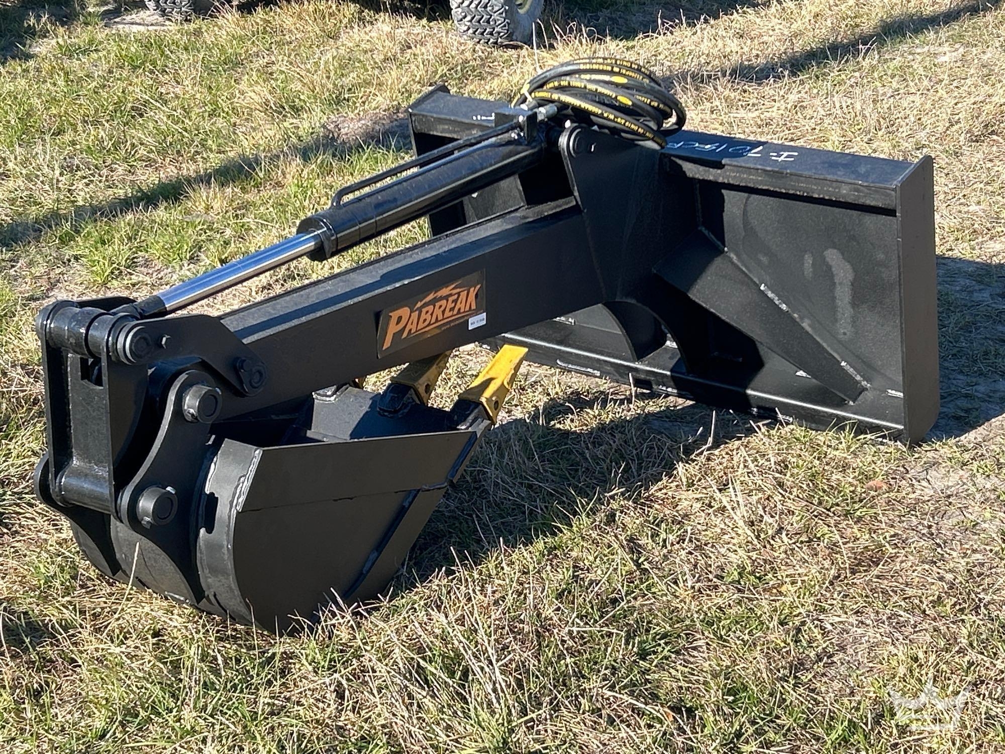 2025 Pabreak Hydraulic Excavator Arm with Tooth Bucket Skid Steer Attachment (A61567)