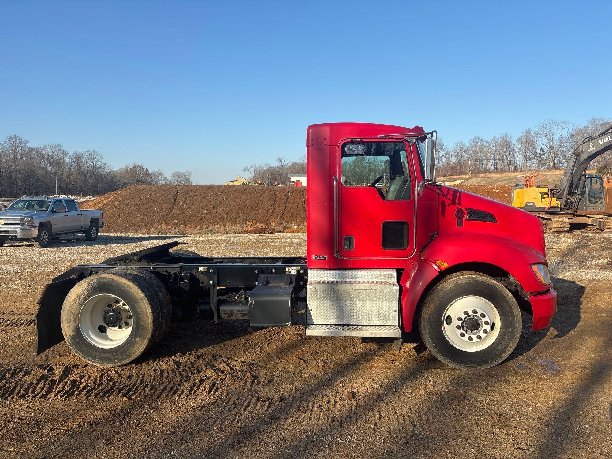 2014 KENWORTH T370 ROAD TRACTOR (A64280)