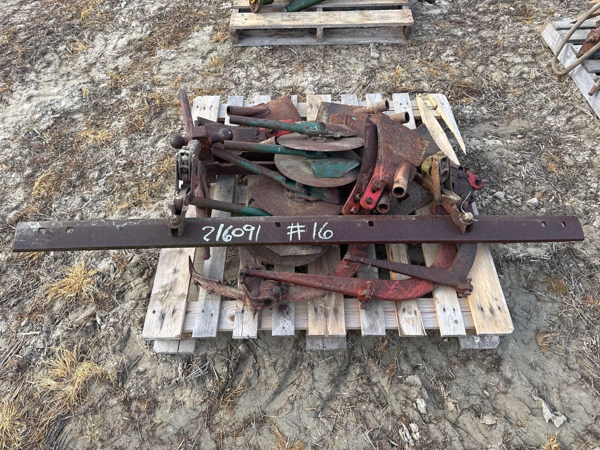 PALLET OF CULTIVATOR PARTS & FERTILIZER APPS. (A64278)