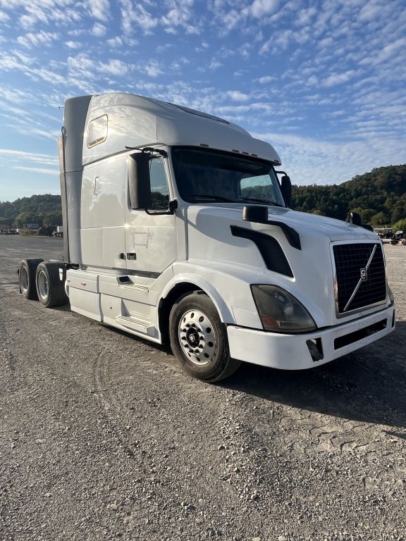 2014 Volvo Sleeper Tractor (A62679)