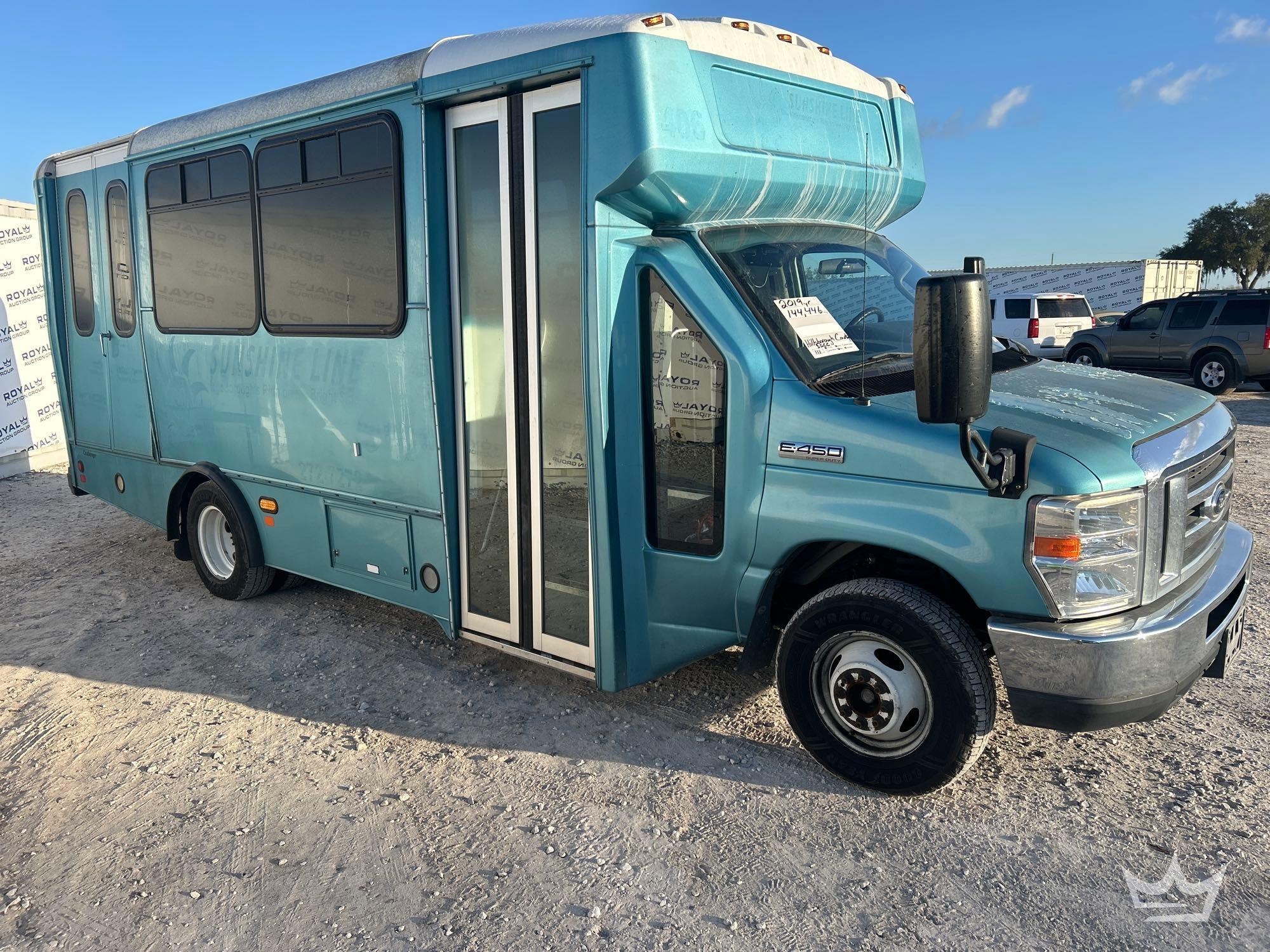 2019 Ford E-450 Shuttle Bus (A61568)