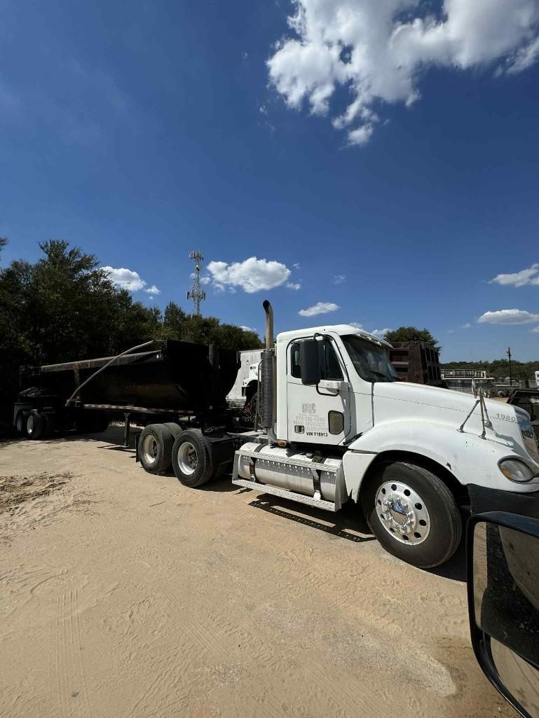 2007 Freightliner FLD120 Daycab (A59213)