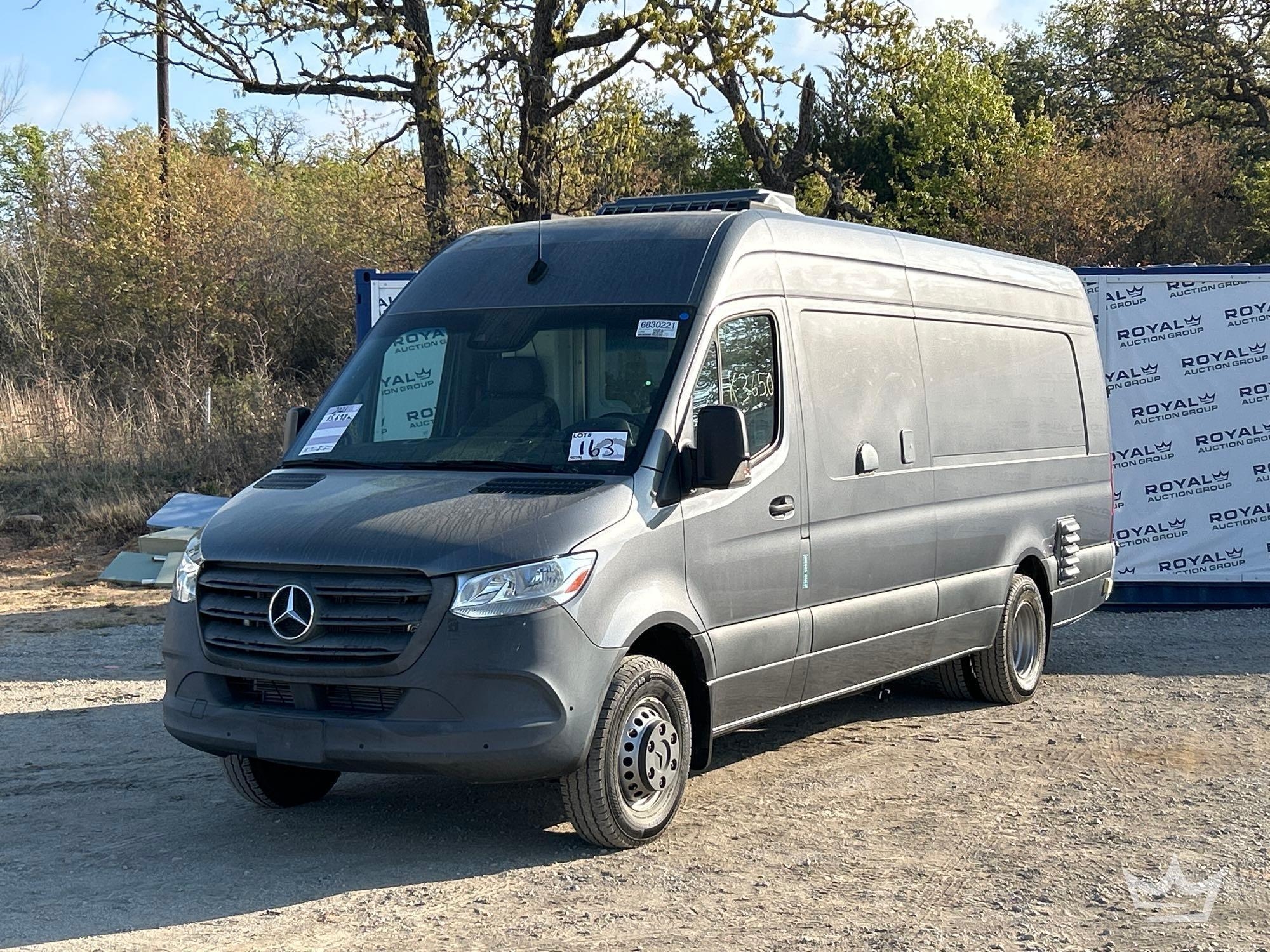 Mercedes Van (A64194)