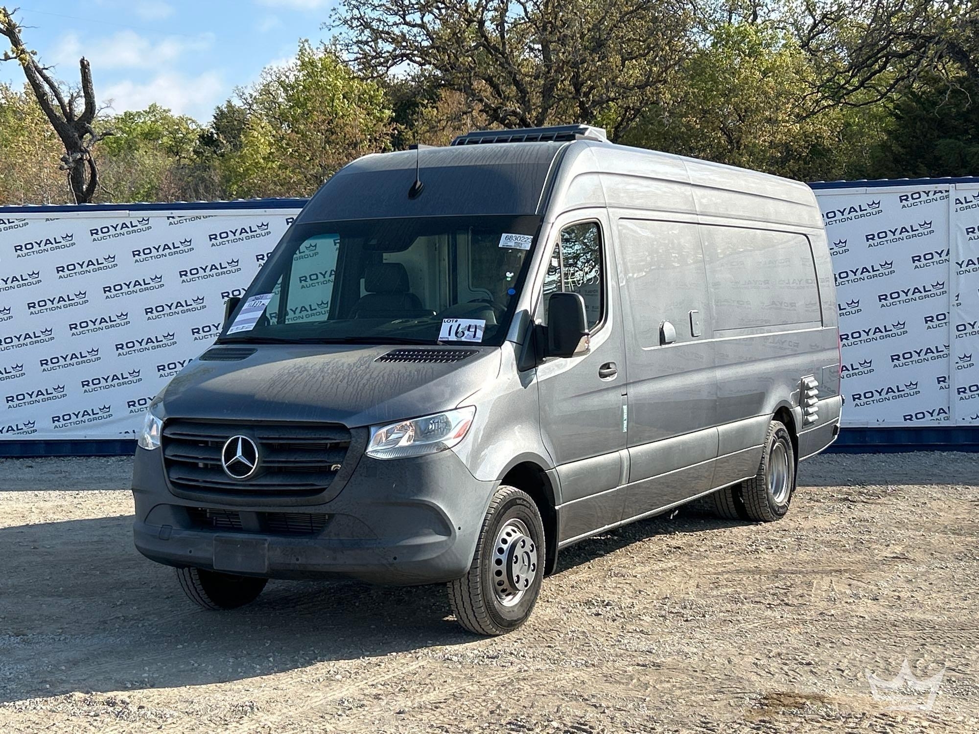 Mercedes Van (A64194)