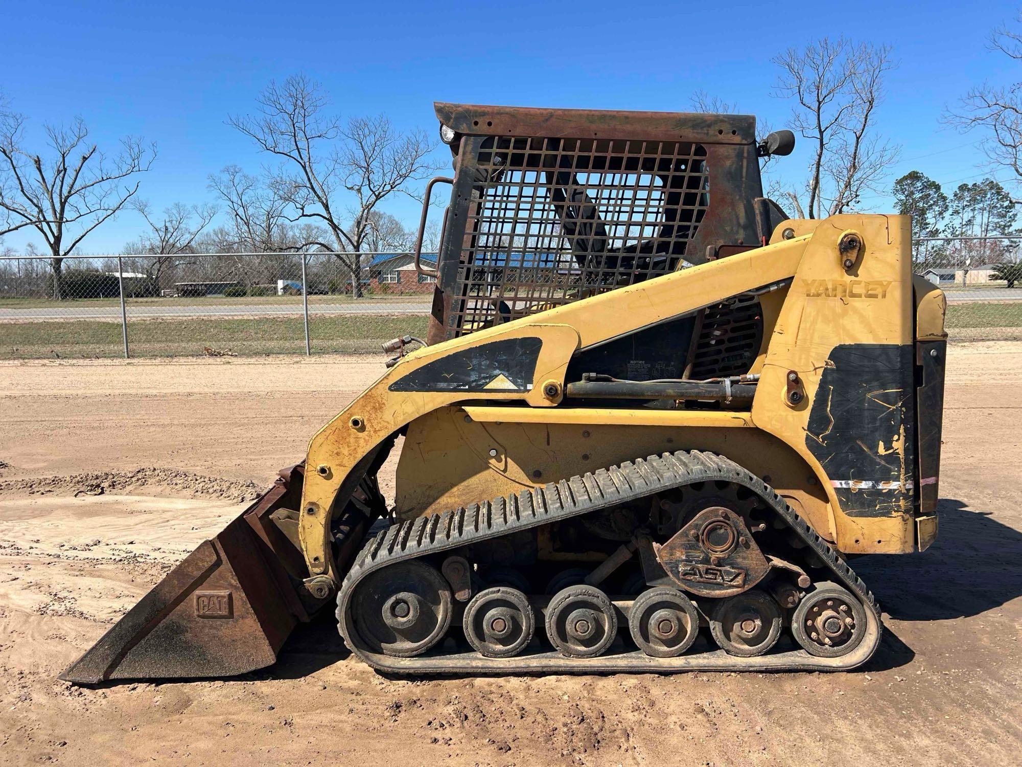 2002 CATERPILLAR 247 SKID STEER (A64279)