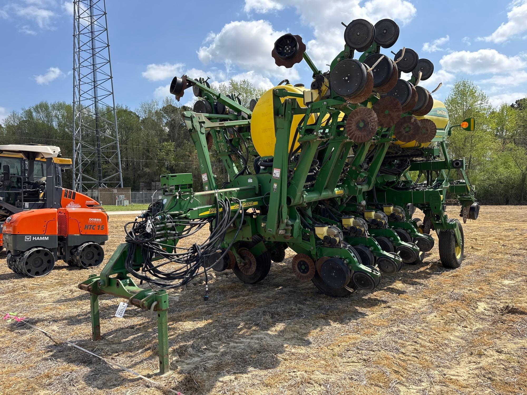 JOHN DEERE 1790 - 12R30" / 23R15" VACUUM PLANTER (A64278)